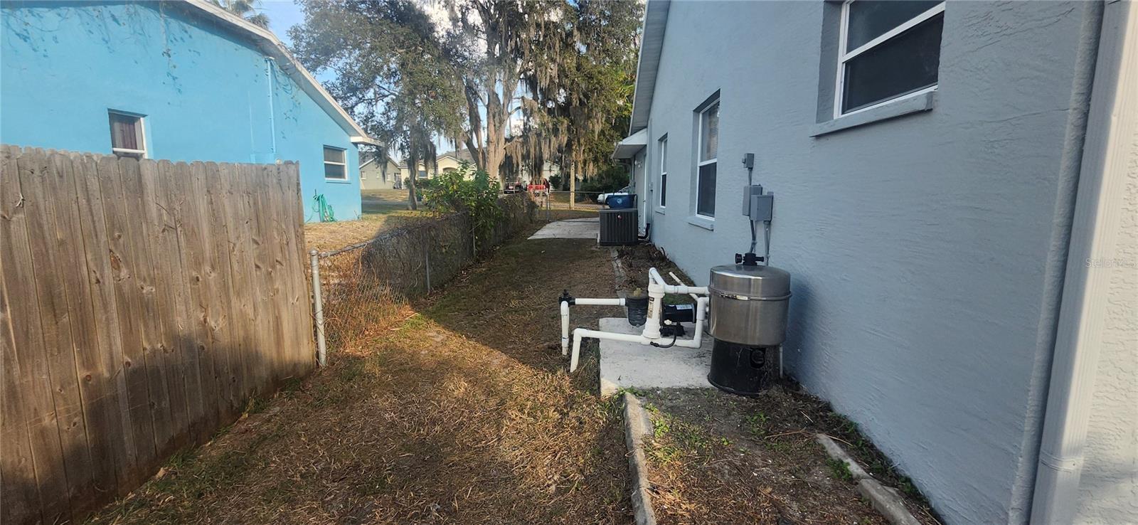 Listing photo id 61 for 3047 Fisher Avenue