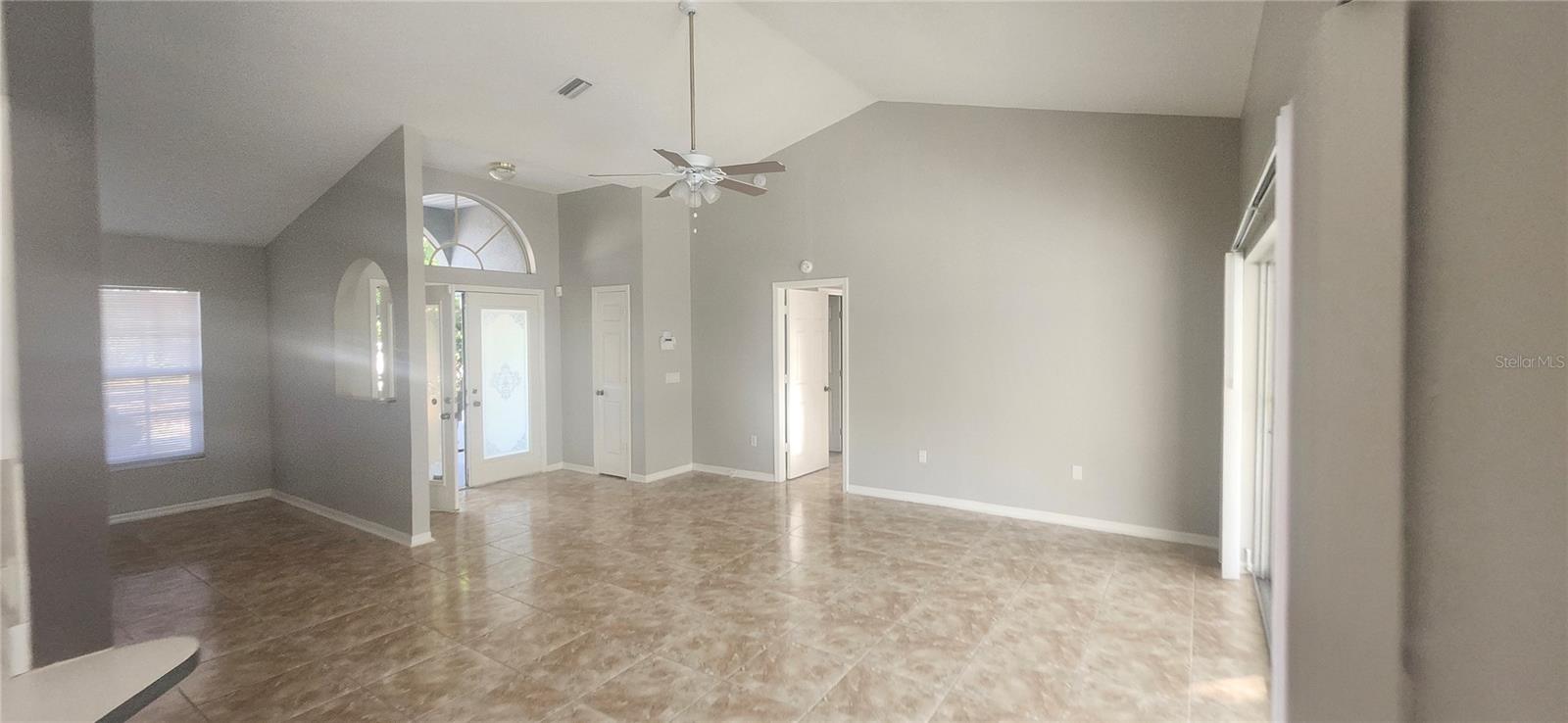 Listing photo id 5 for 3047 Fisher Avenue