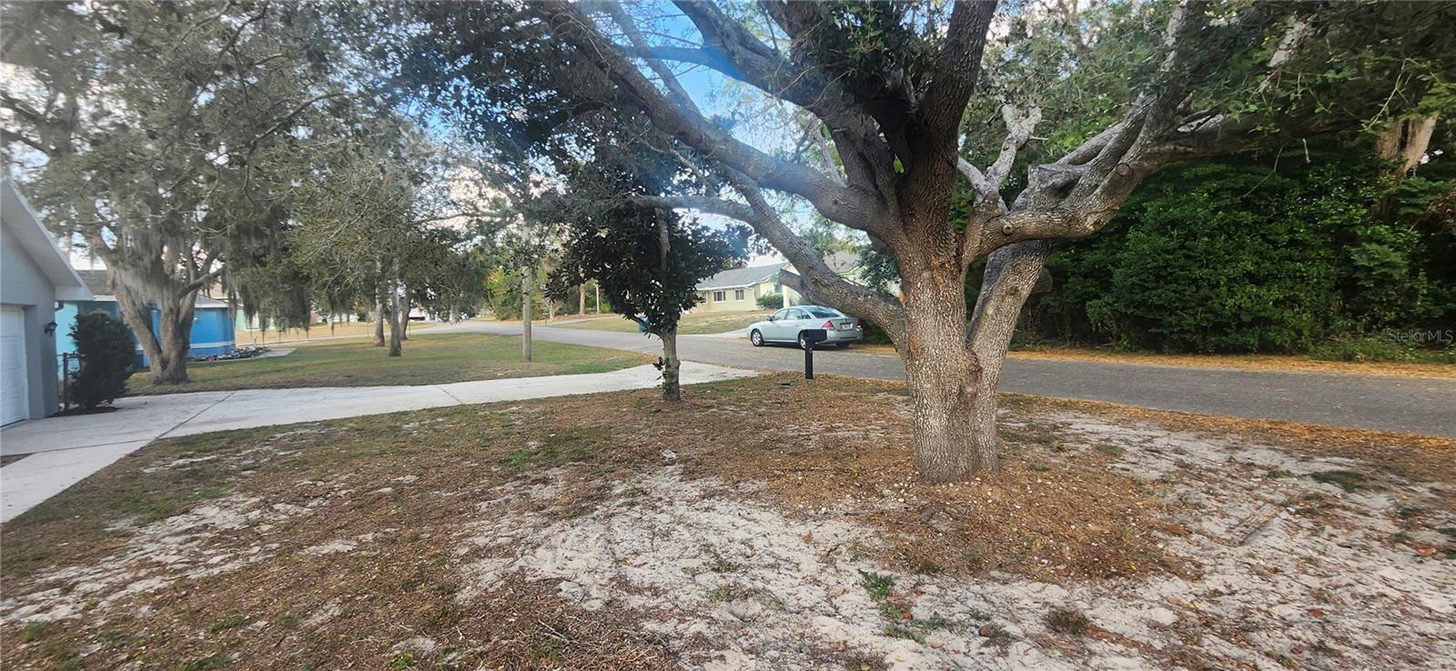 Listing photo id 70 for 3047 Fisher Avenue