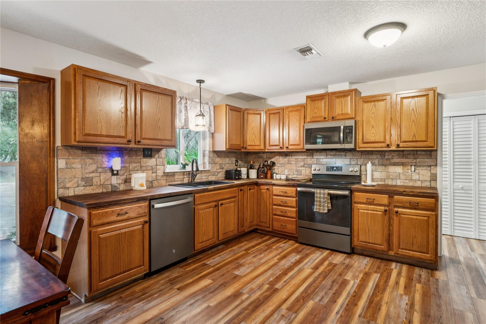 Image 12 of 61 For 11185 Cleever Street