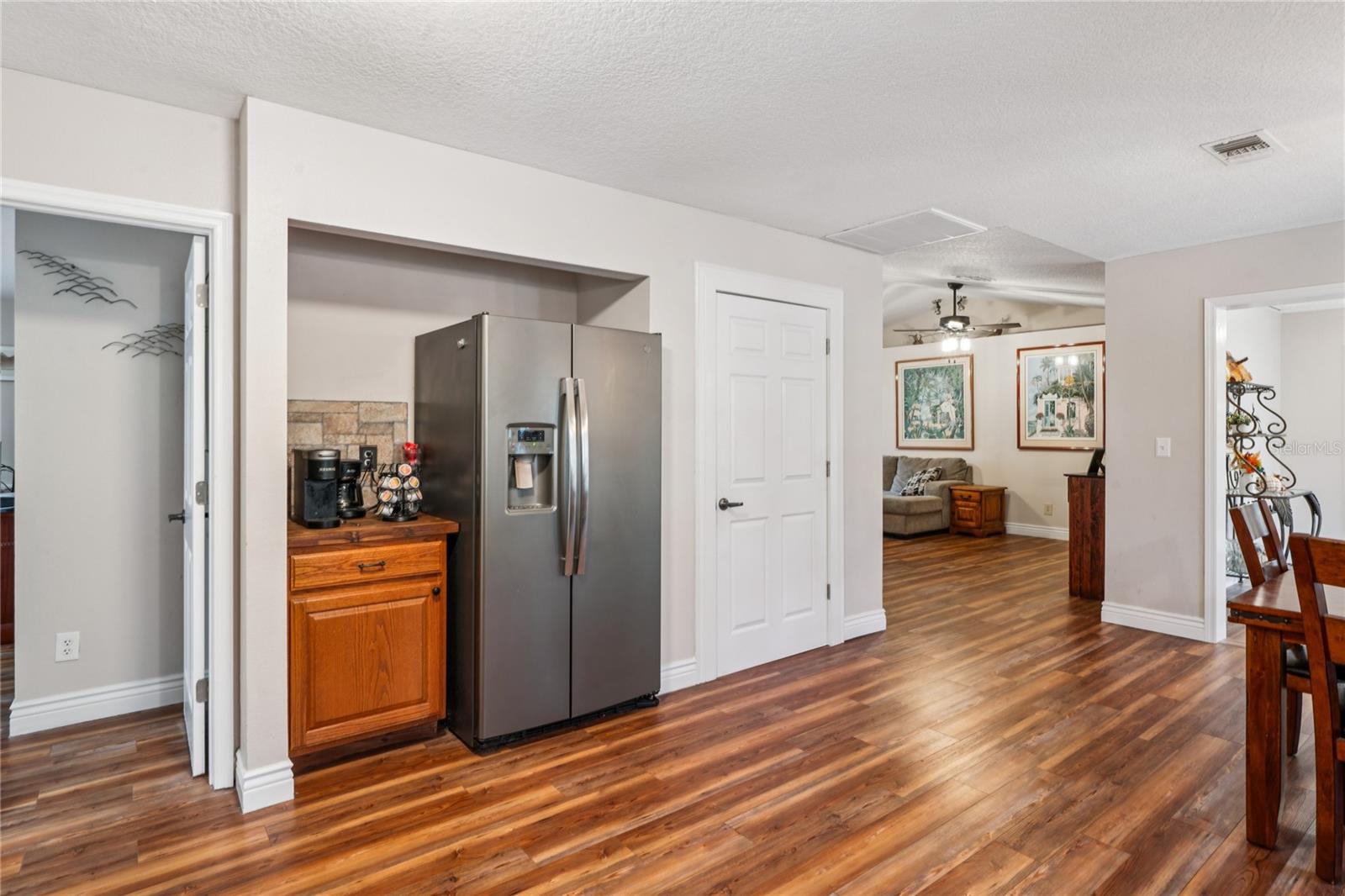 Image 16 of 61 For 11185 Cleever Street