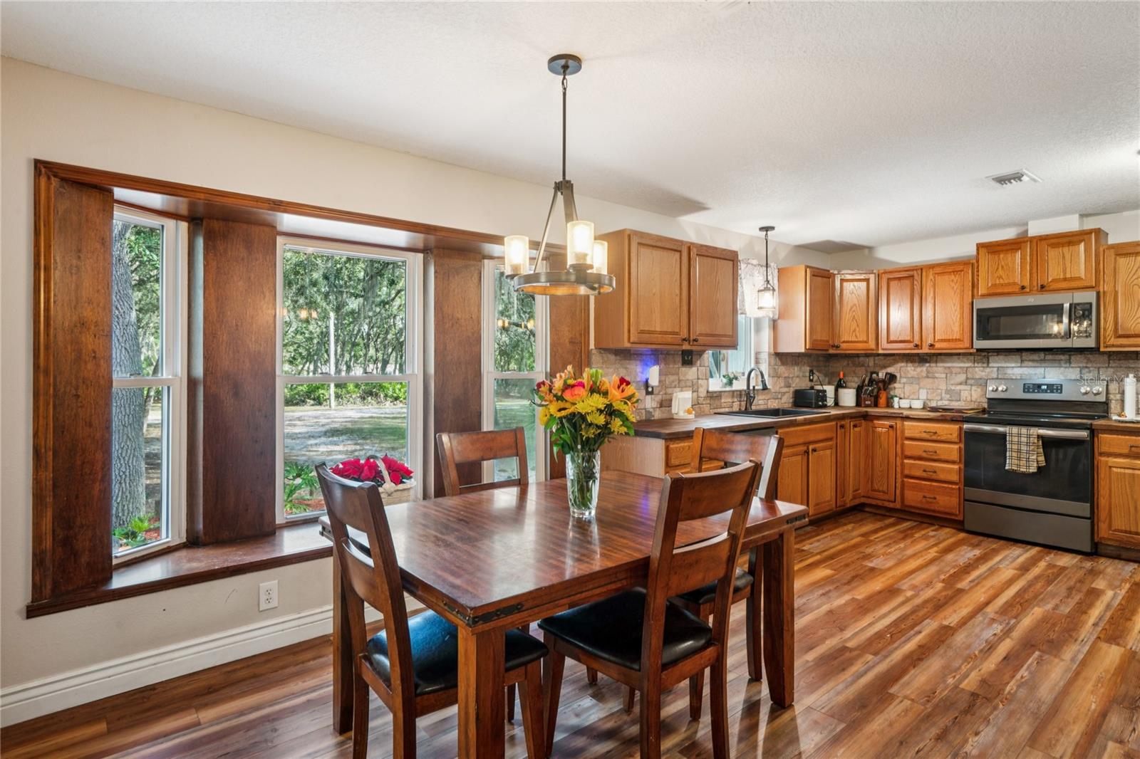 Image 19 of 61 For 11185 Cleever Street