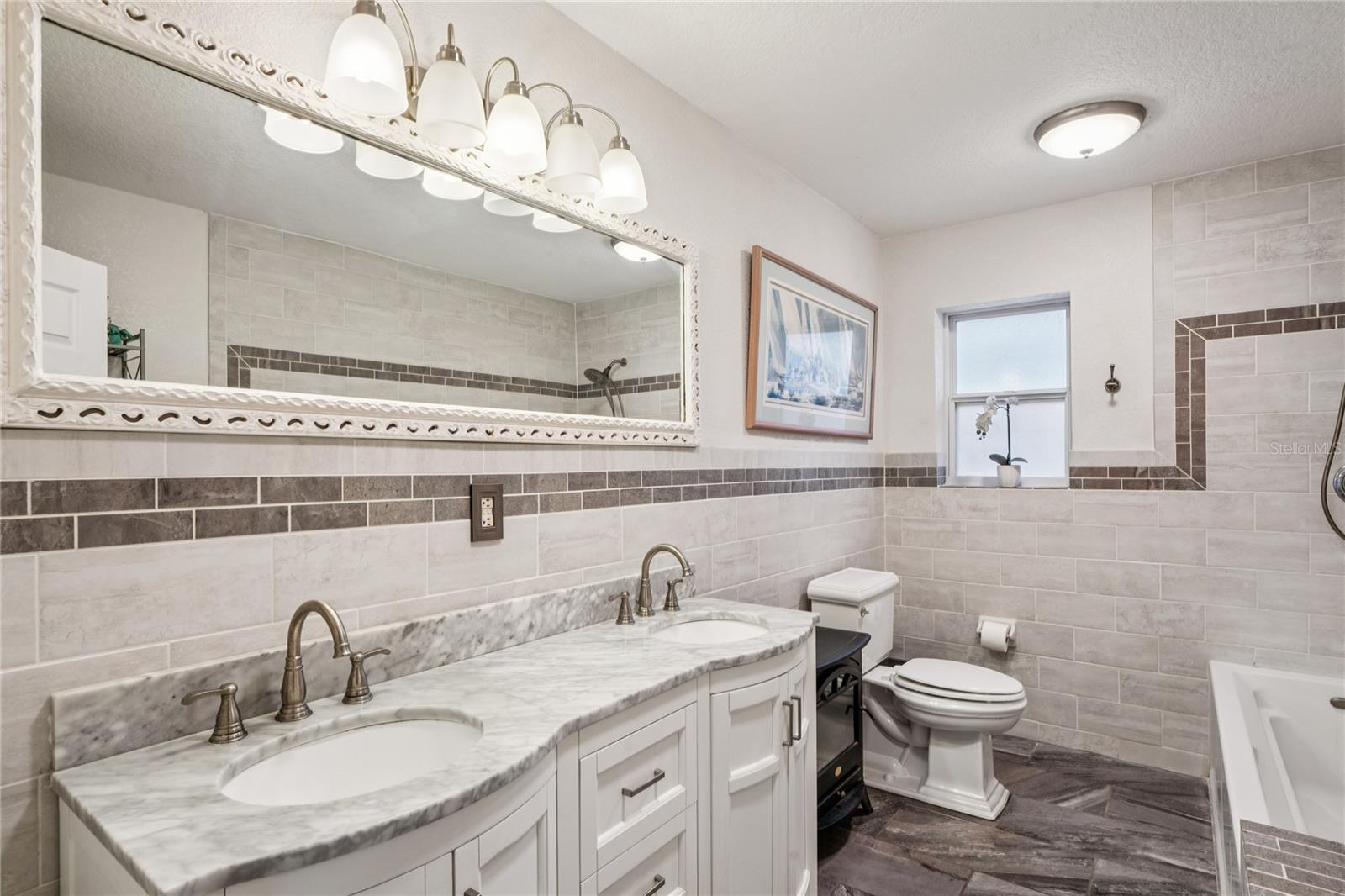 Image 24 of 61 For 11185 Cleever Street