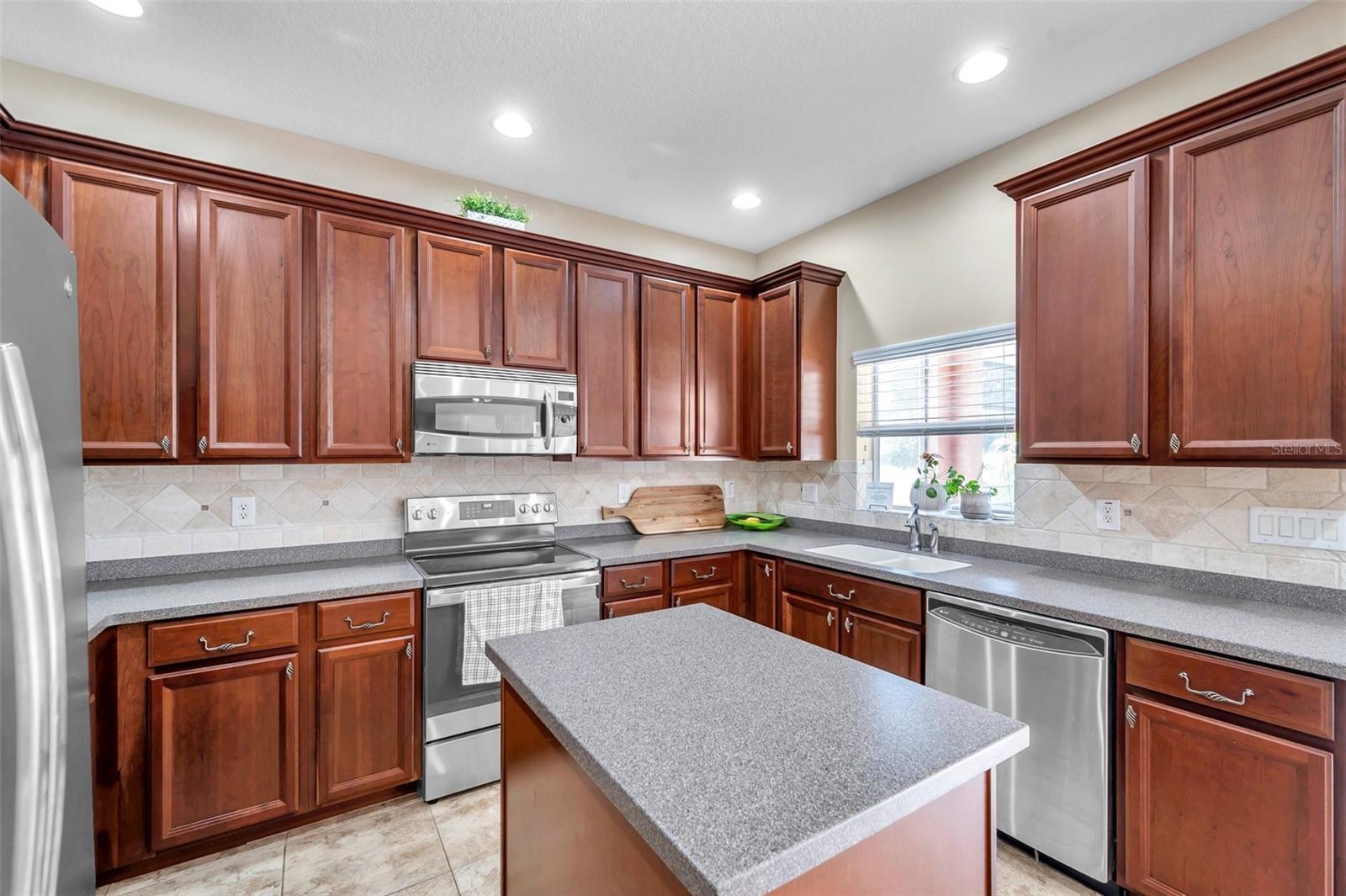 Image 20 of 85 For 11144 Oyster Bay Circle