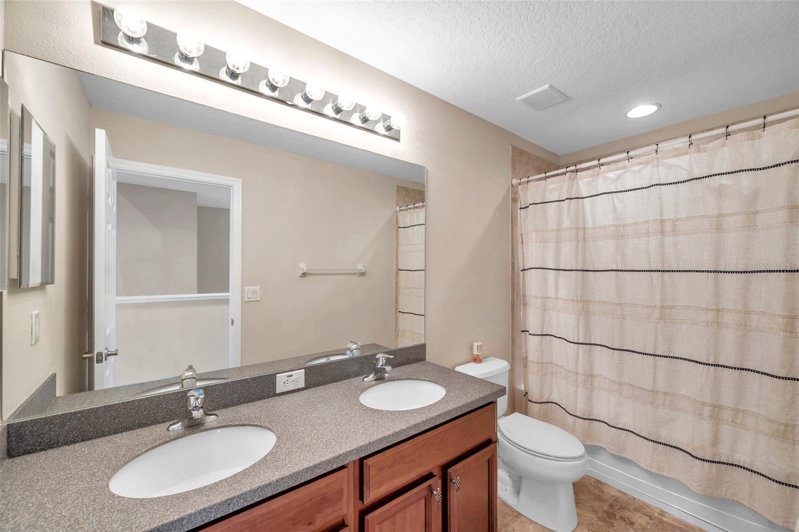 Image 46 of 85 For 11144 Oyster Bay Circle