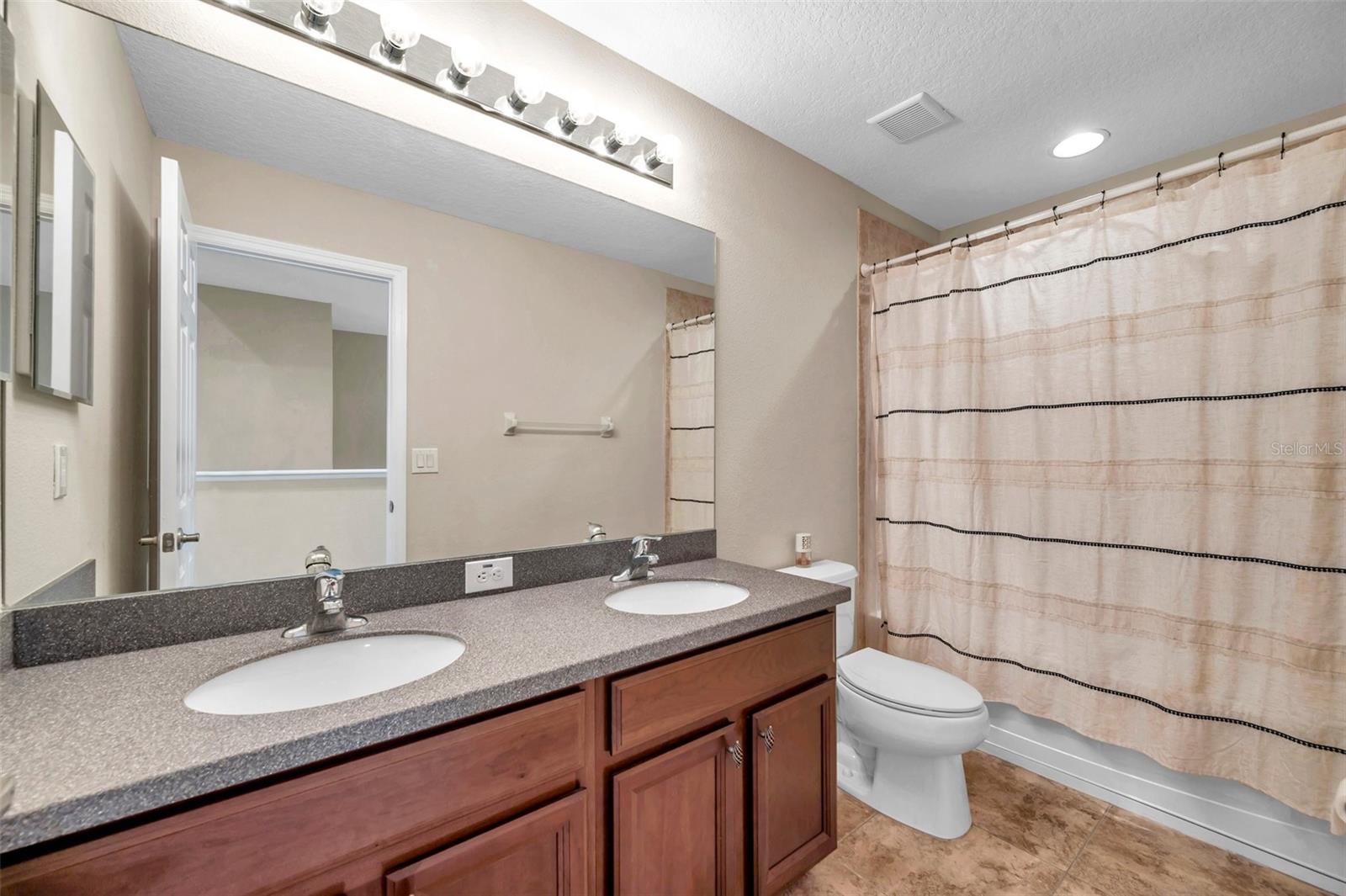 Image 47 of 85 For 11144 Oyster Bay Circle