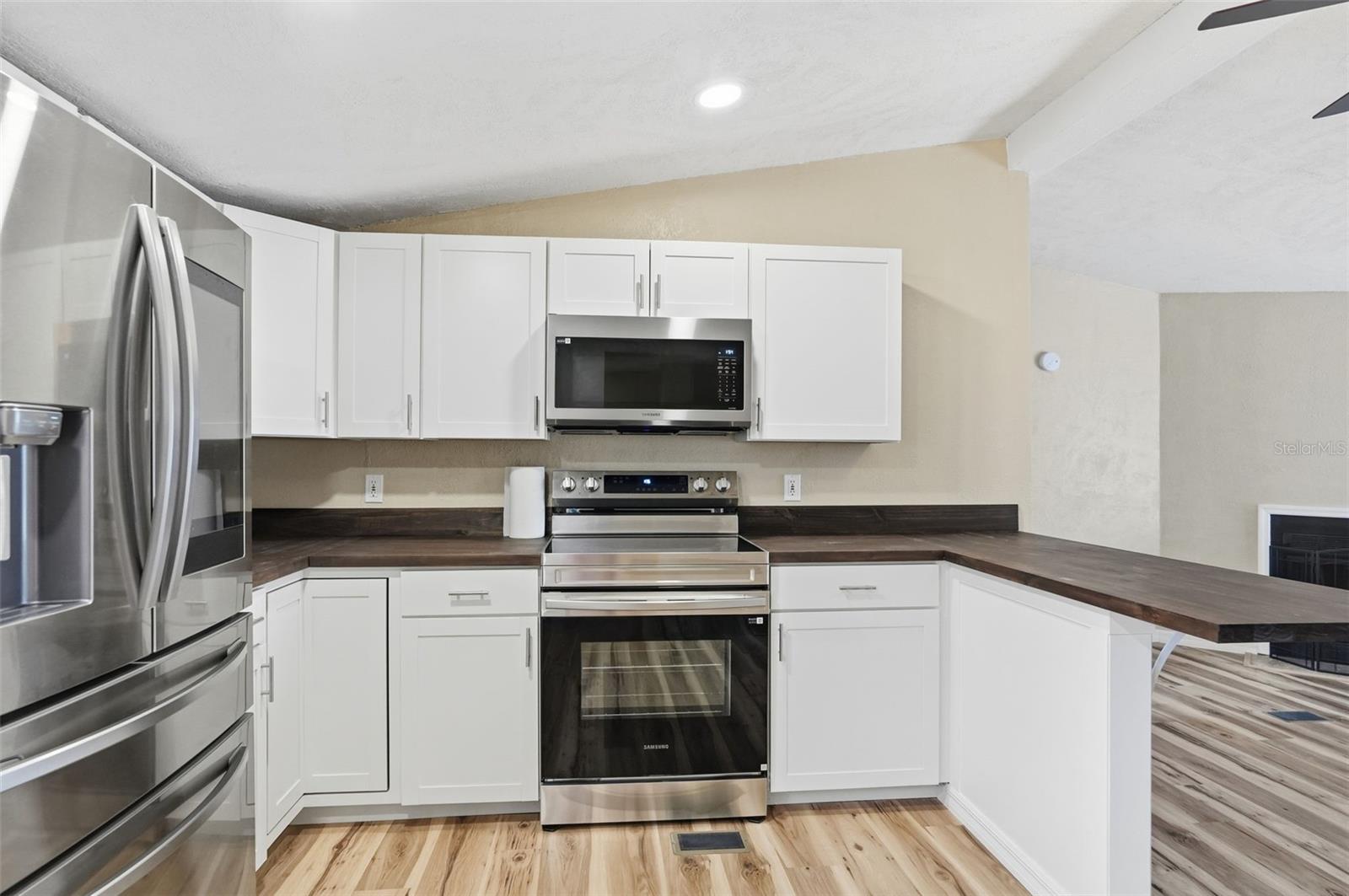 Image 10 of 39 For 27080 Hiawatha Boulevard