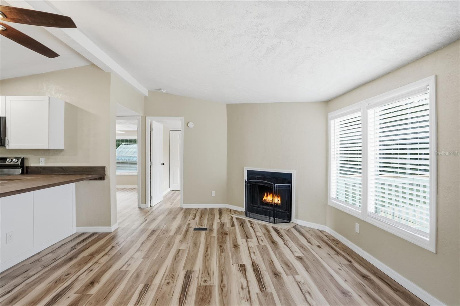 Image 16 of 39 For 27080 Hiawatha Boulevard