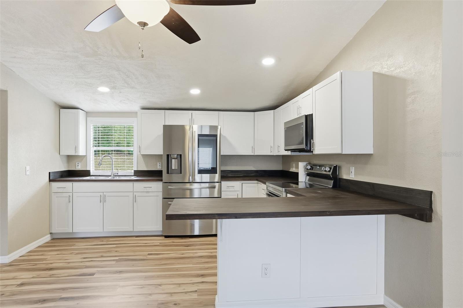 Image 17 of 39 For 27080 Hiawatha Boulevard