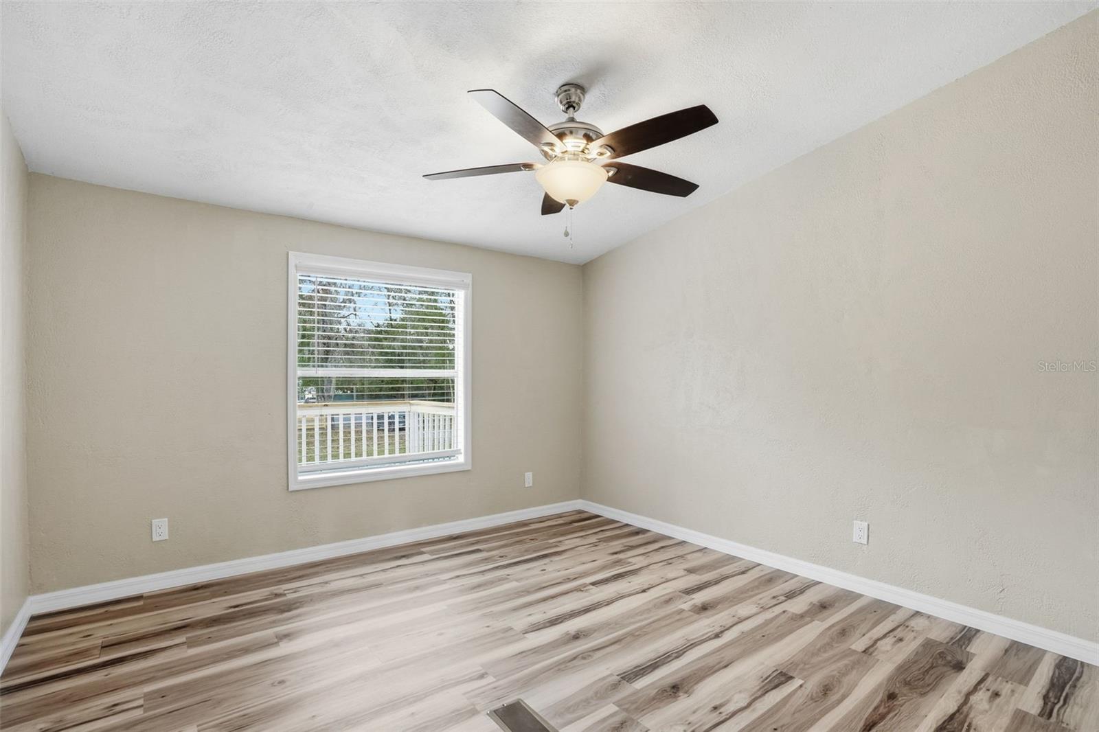 Image 19 of 39 For 27080 Hiawatha Boulevard