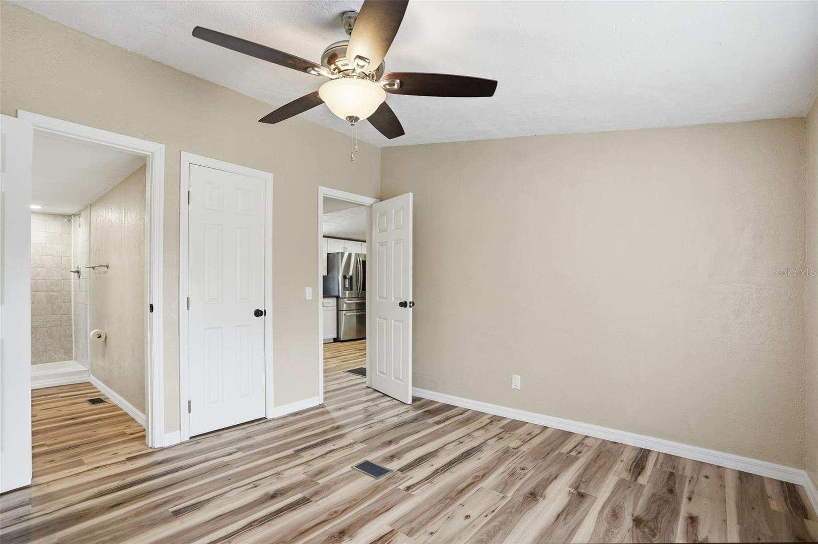 Image 20 of 39 For 27080 Hiawatha Boulevard