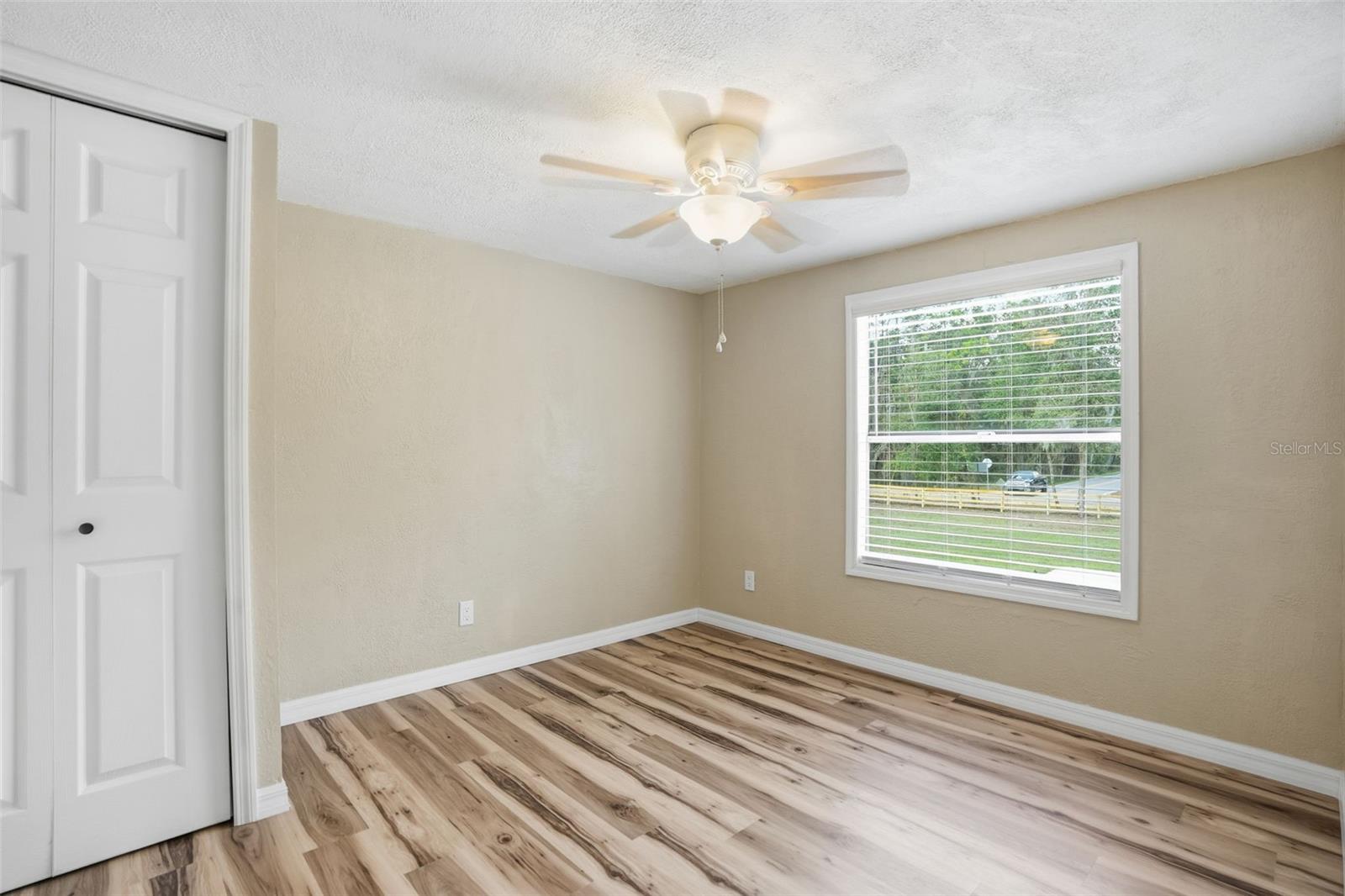 Image 21 of 39 For 27080 Hiawatha Boulevard