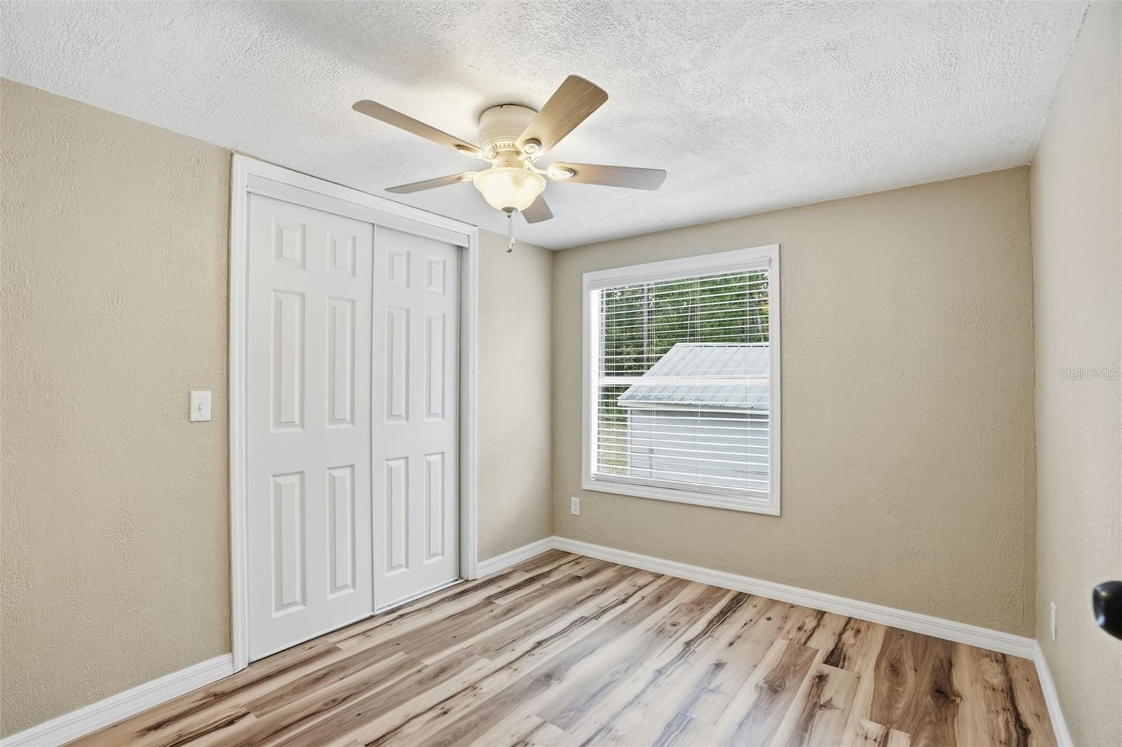 Image 23 of 39 For 27080 Hiawatha Boulevard