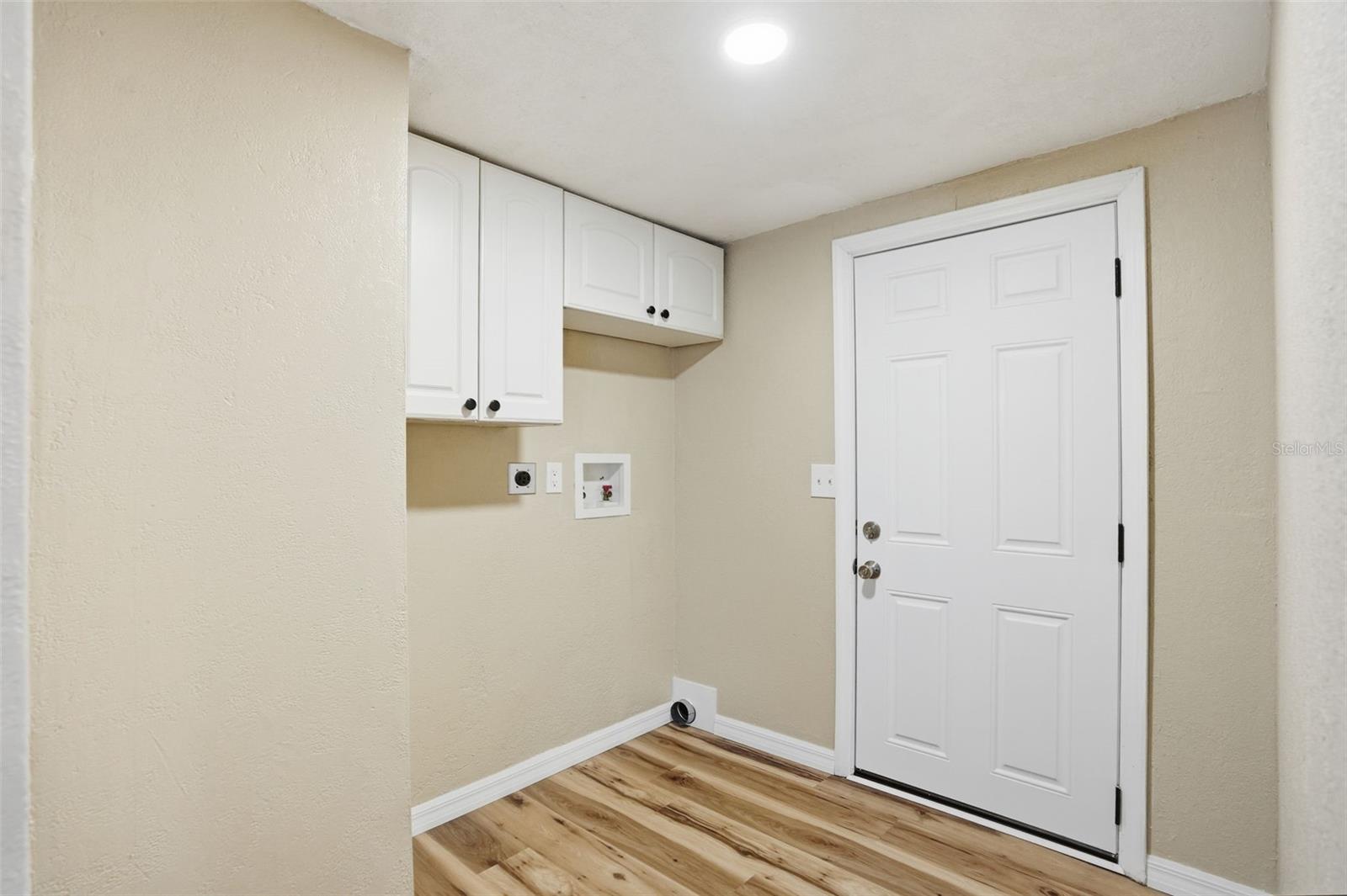 Image 25 of 39 For 27080 Hiawatha Boulevard