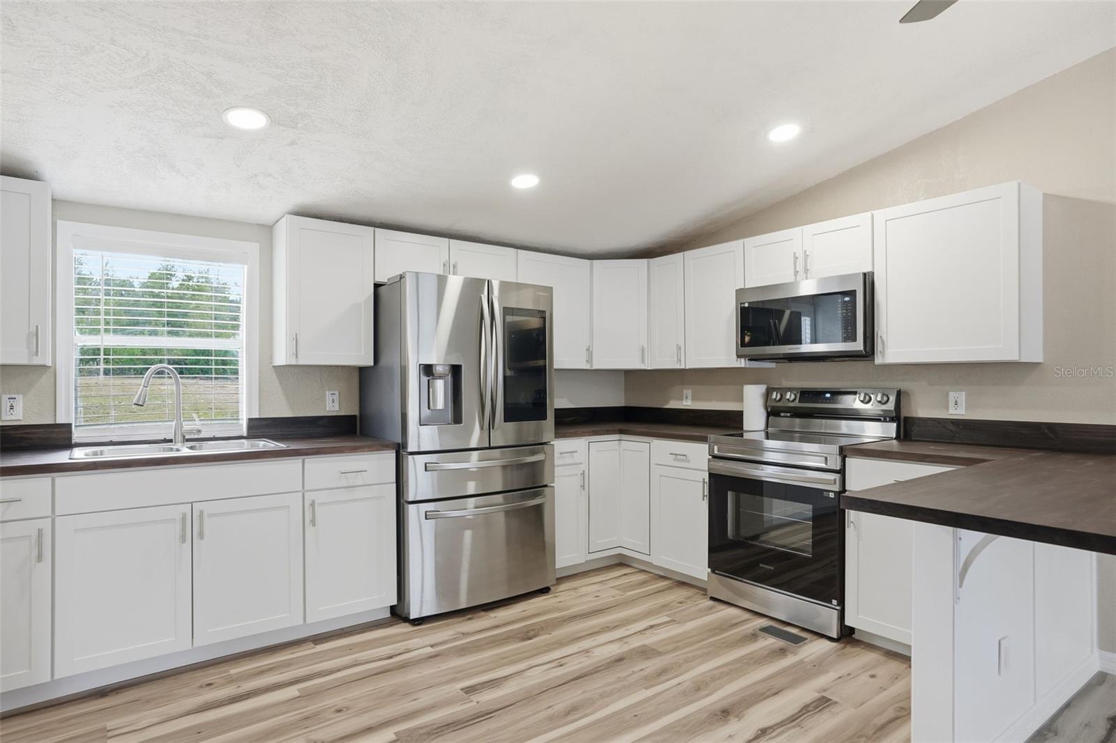 Image 4 of 39 For 27080 Hiawatha Boulevard