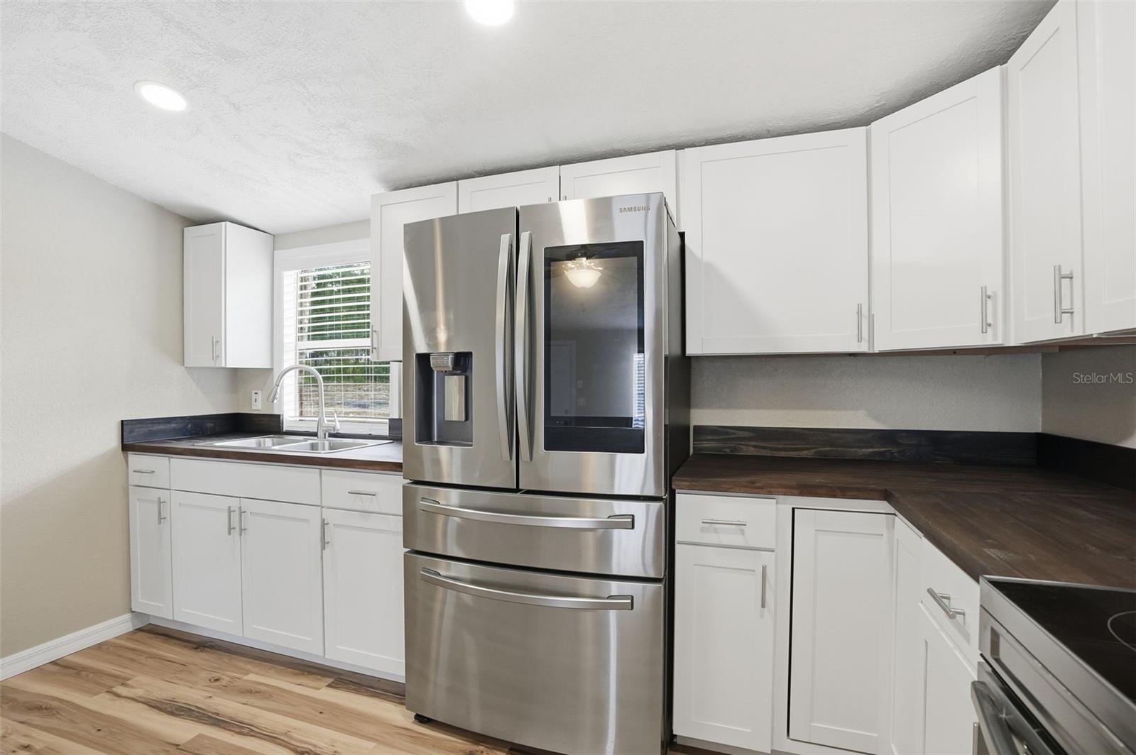 Image 5 of 39 For 27080 Hiawatha Boulevard