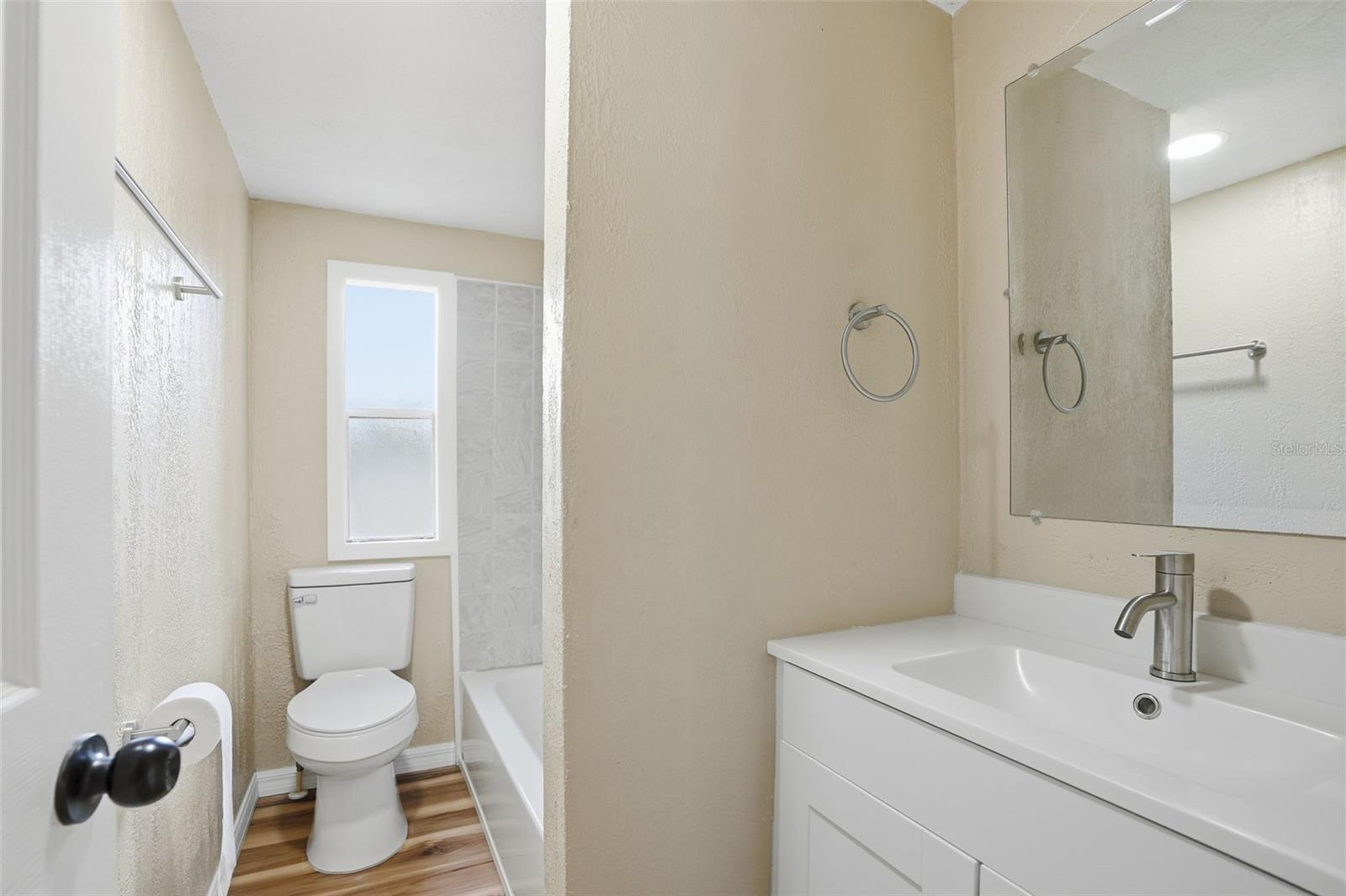 Image 7 of 39 For 27080 Hiawatha Boulevard