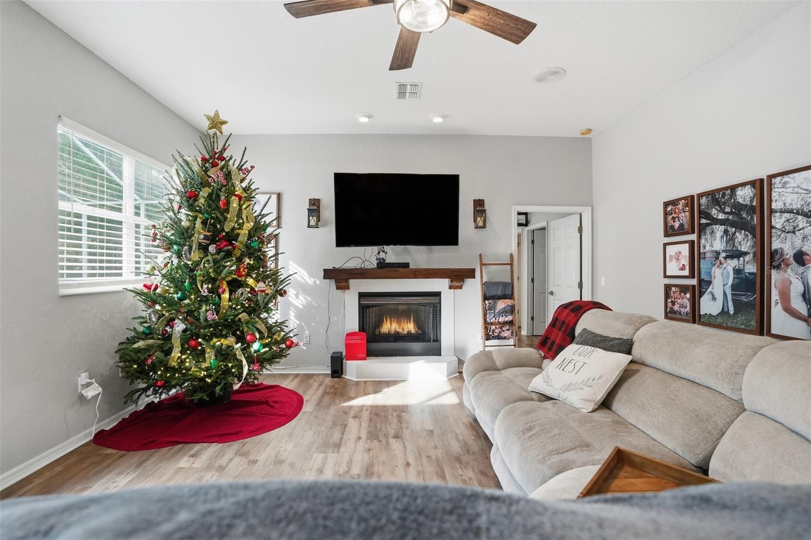 Image 2 of 50 For 12131 Buckingham Way