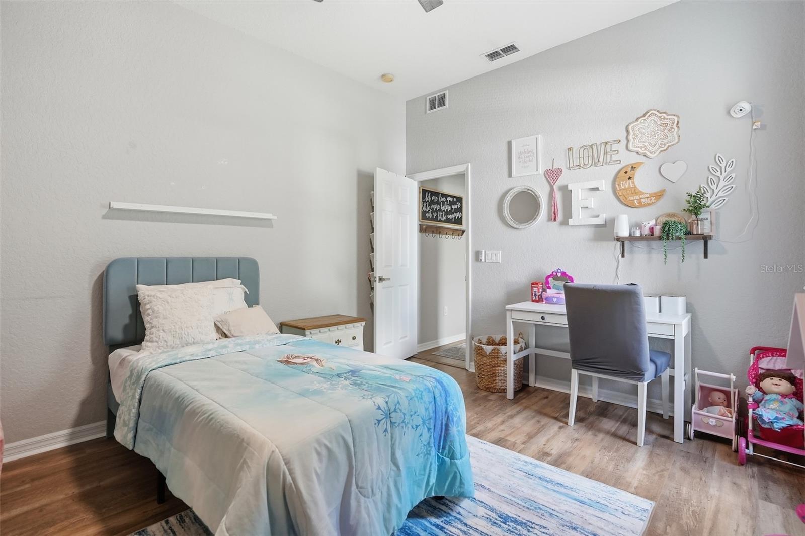 Image 23 of 50 For 12131 Buckingham Way