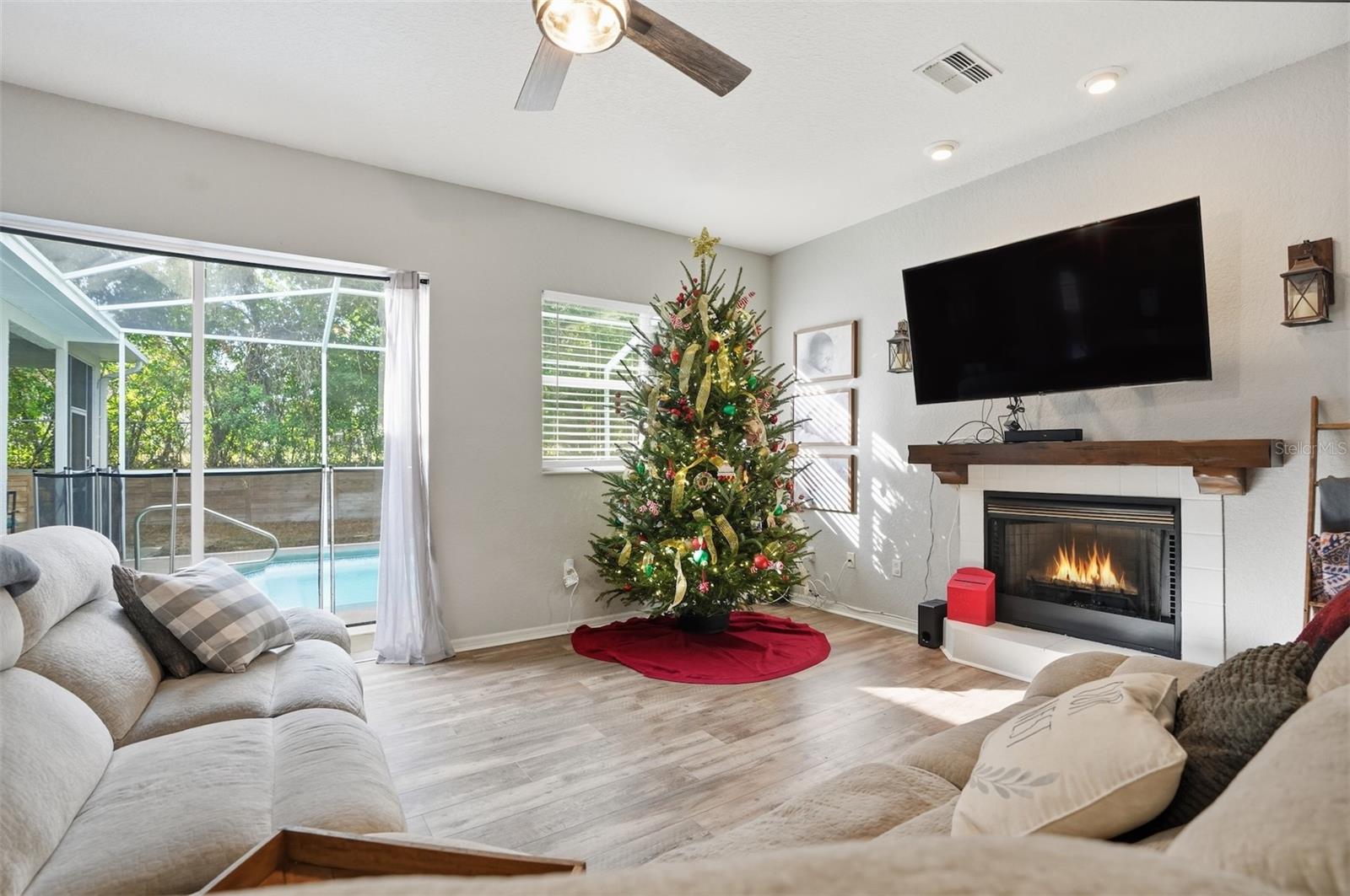 Image 3 of 50 For 12131 Buckingham Way