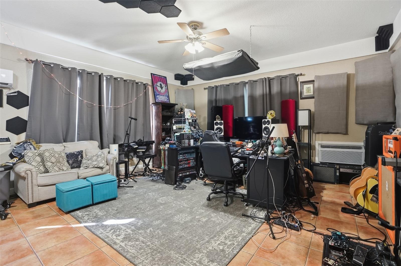 Image 37 of 50 For 12131 Buckingham Way