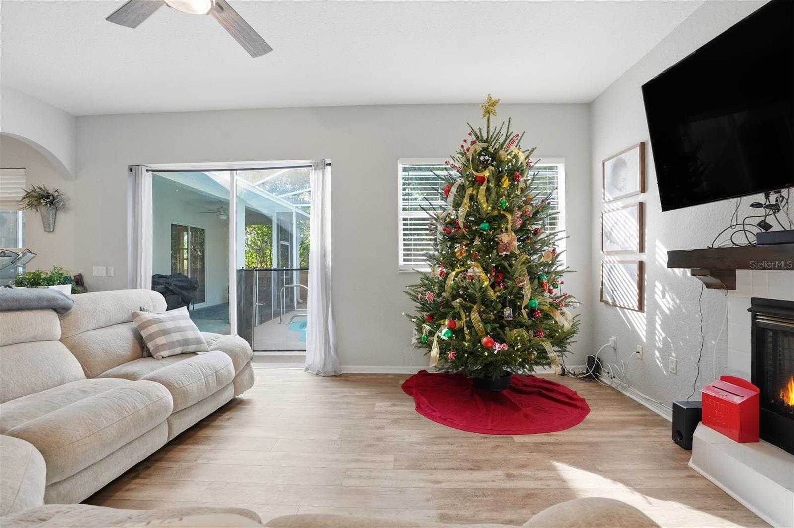 Image 4 of 50 For 12131 Buckingham Way