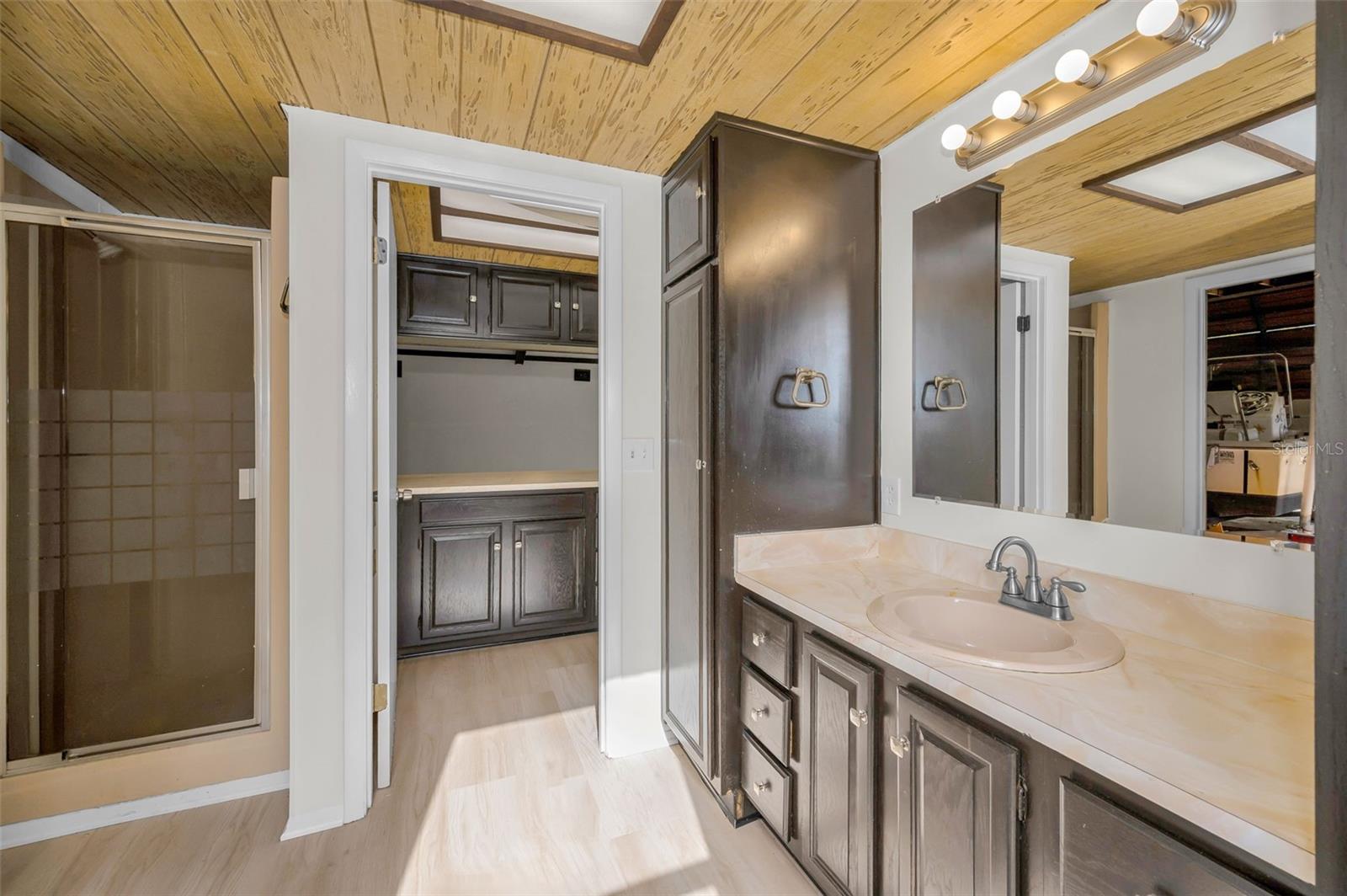 Image 24 of 58 For 10639 Lakeview Drive