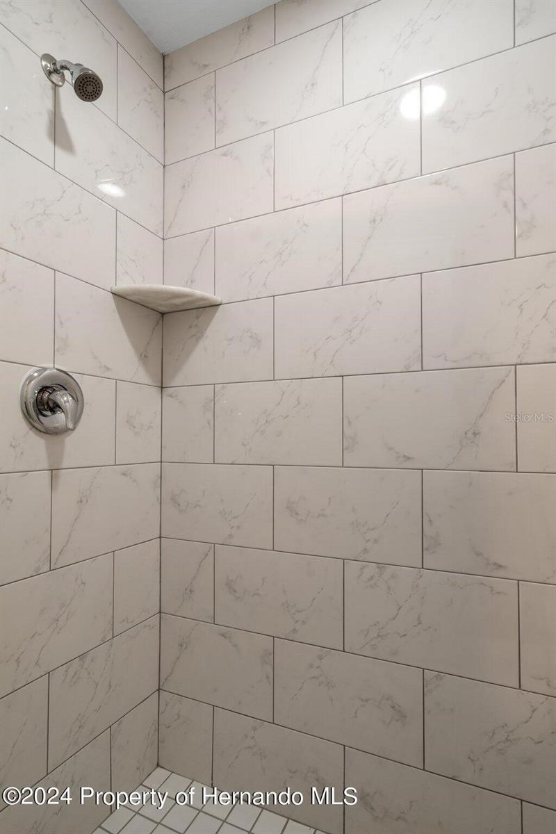 Image 37 of 60 For 7001 Griffin Road