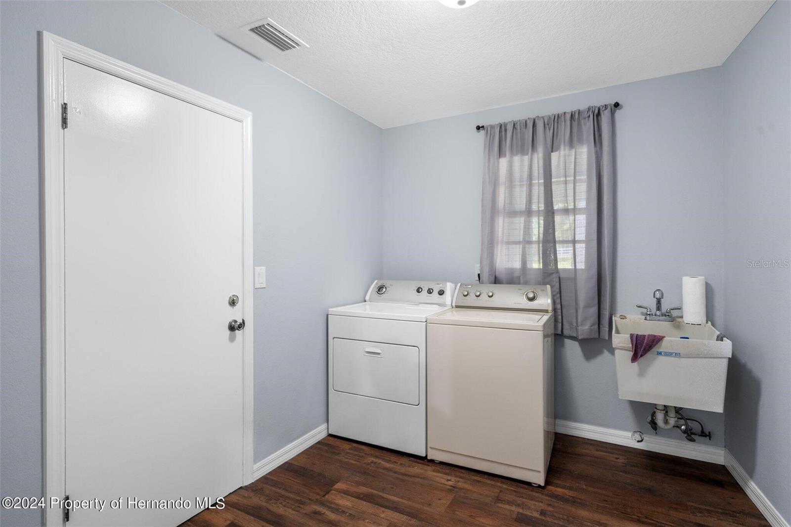 Image 41 of 60 For 7001 Griffin Road