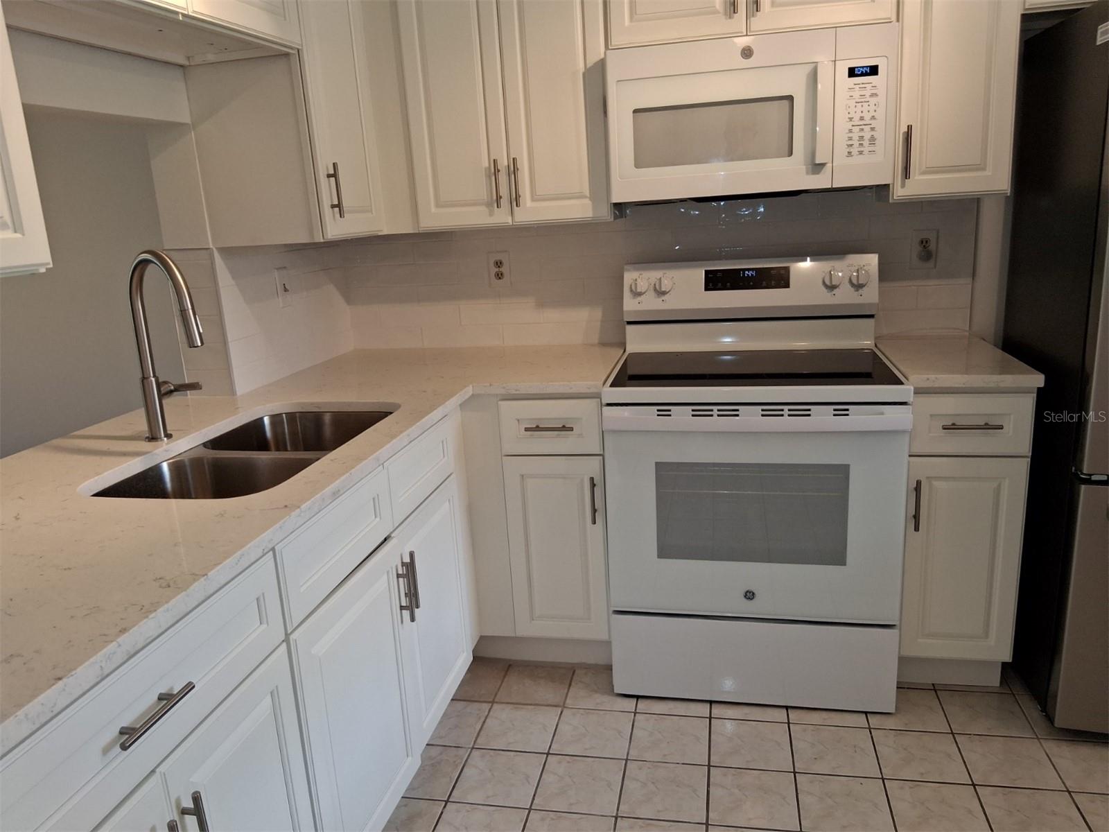 Image 7 of 28 For 4326 Summersun Drive