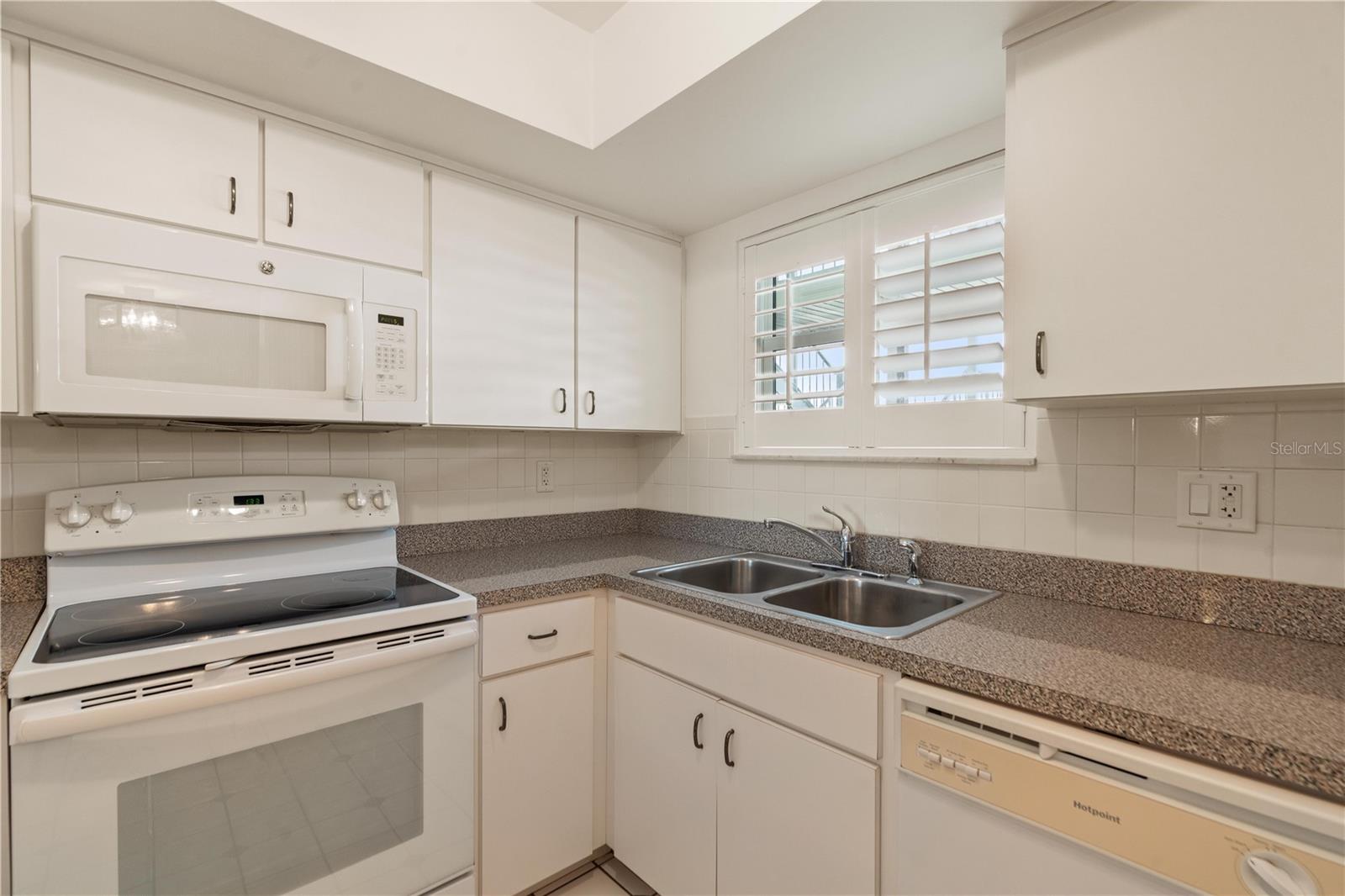 Image 14 of 46 For 4452 Garnet Drive 202