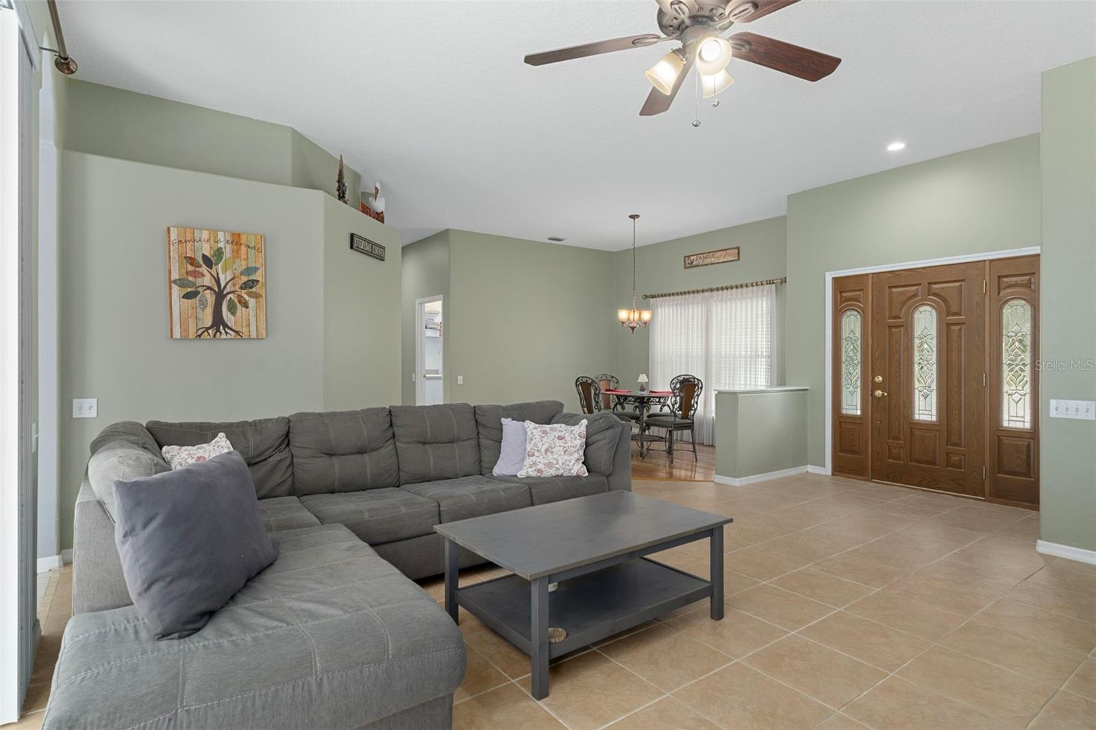 Listing photo id 8 for 9 Foxgreen Court