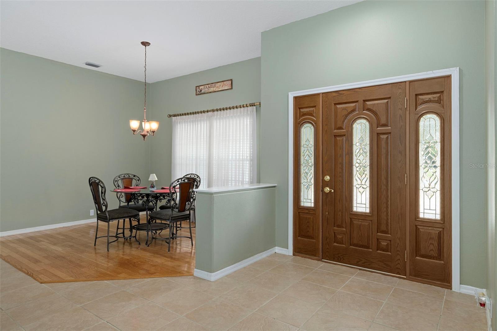 Listing photo id 9 for 9 Foxgreen Court