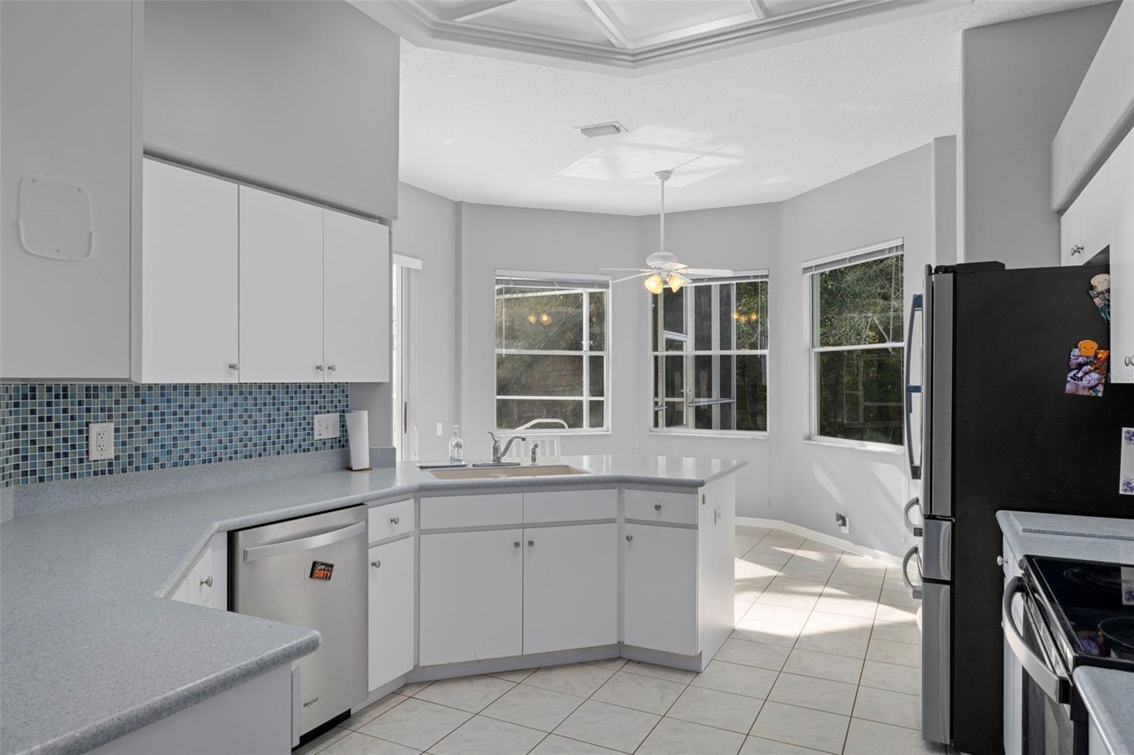 Listing photo id 11 for 9 Foxgreen Court