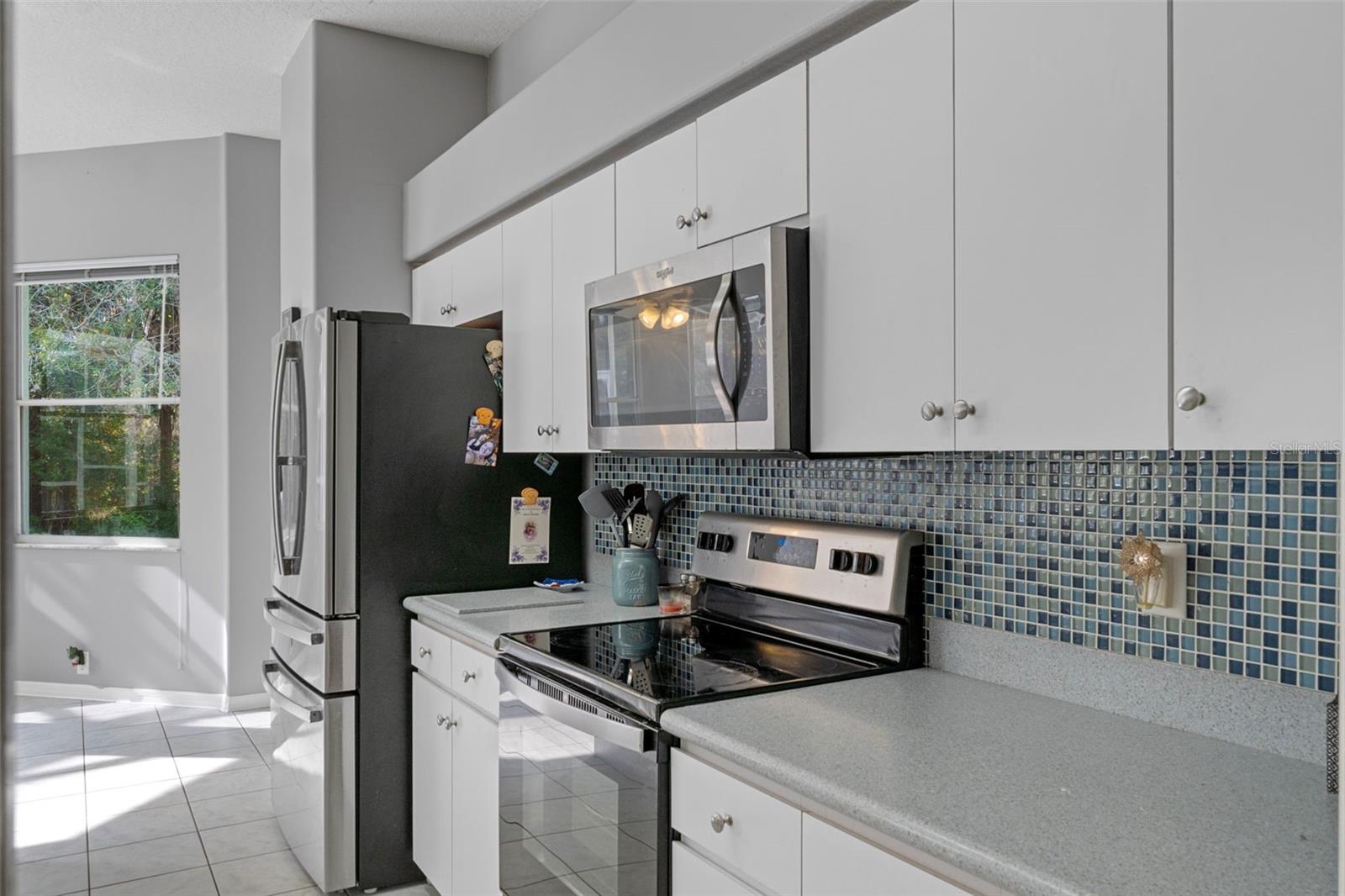 Listing photo id 12 for 9 Foxgreen Court