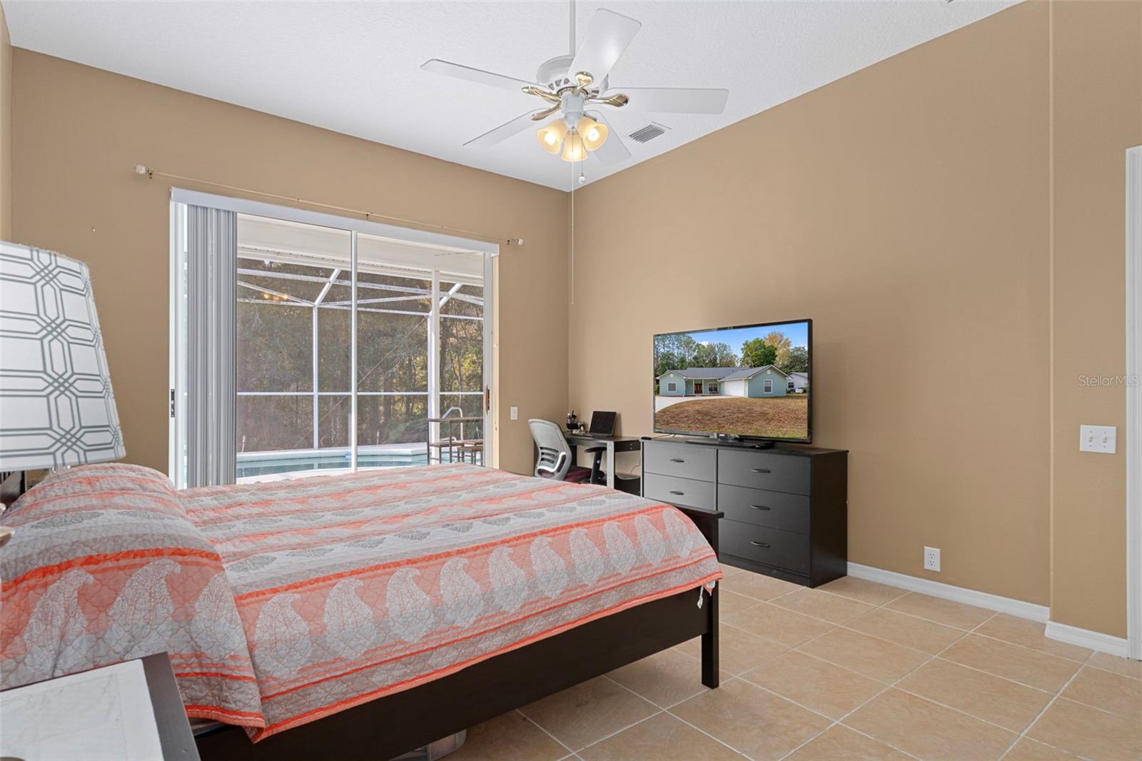 Listing photo id 18 for 9 Foxgreen Court