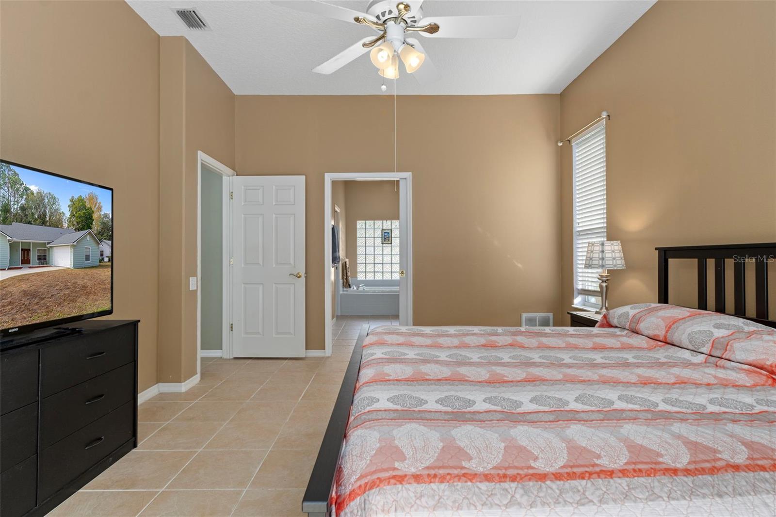 Listing photo id 19 for 9 Foxgreen Court