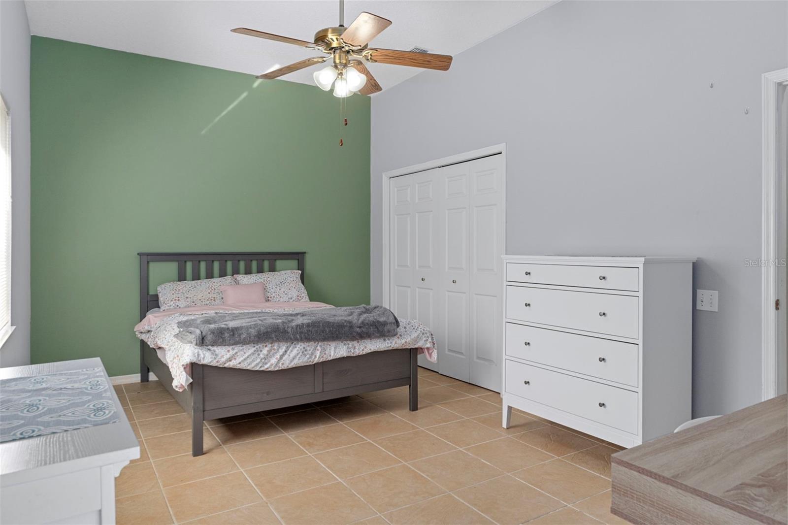Listing photo id 25 for 9 Foxgreen Court