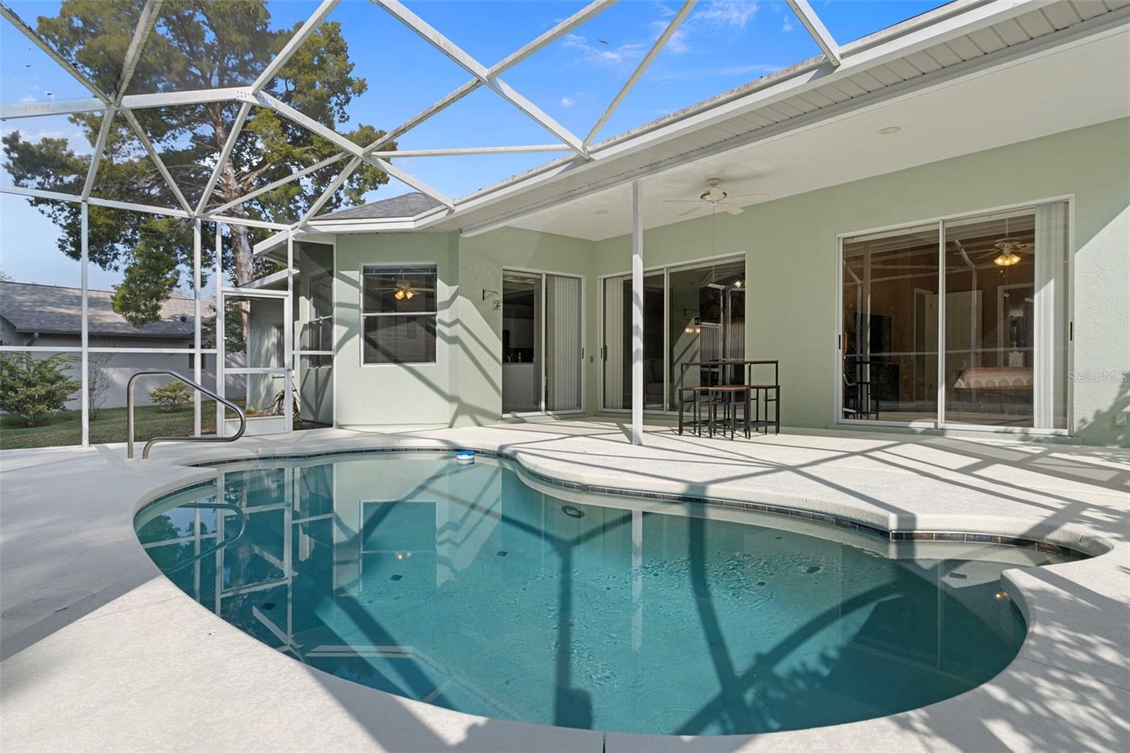 Listing photo id 32 for 9 Foxgreen Court