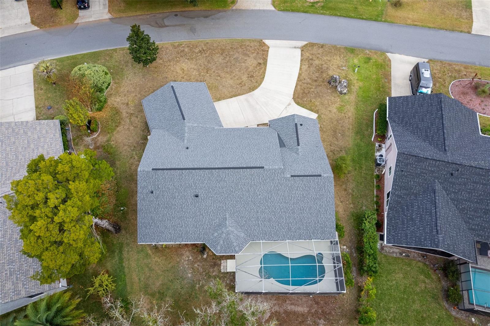 Listing photo id 37 for 9 Foxgreen Court