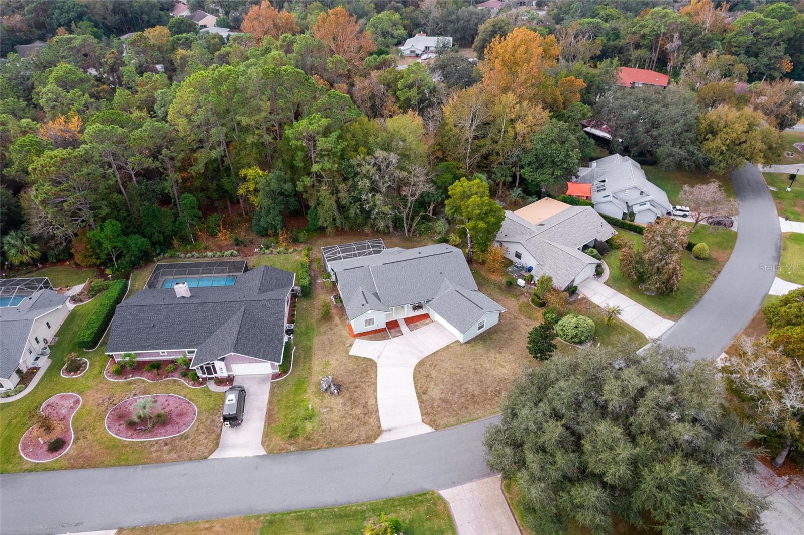 Listing photo id 42 for 9 Foxgreen Court