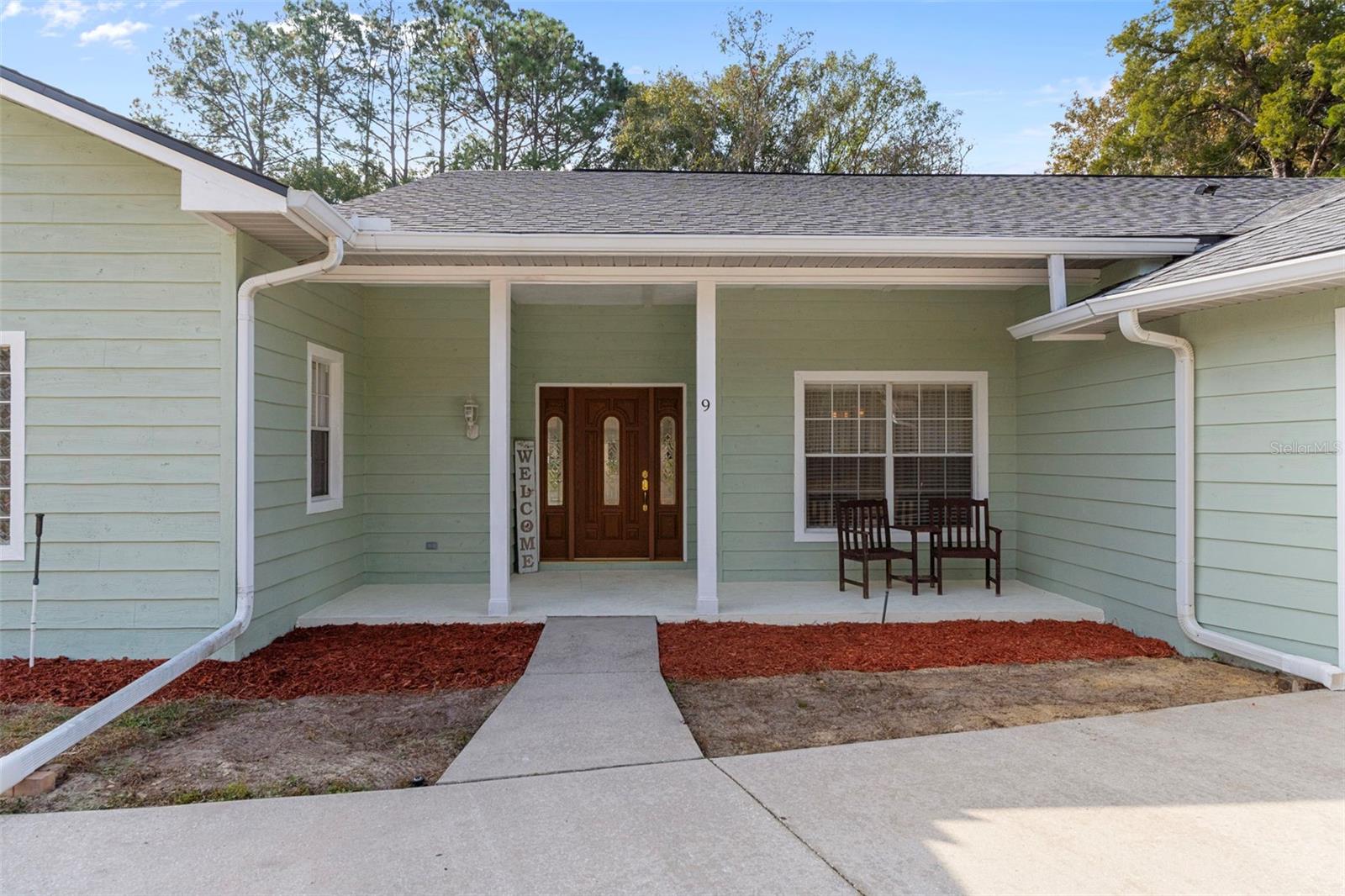 Listing photo id 3 for 9 Foxgreen Court