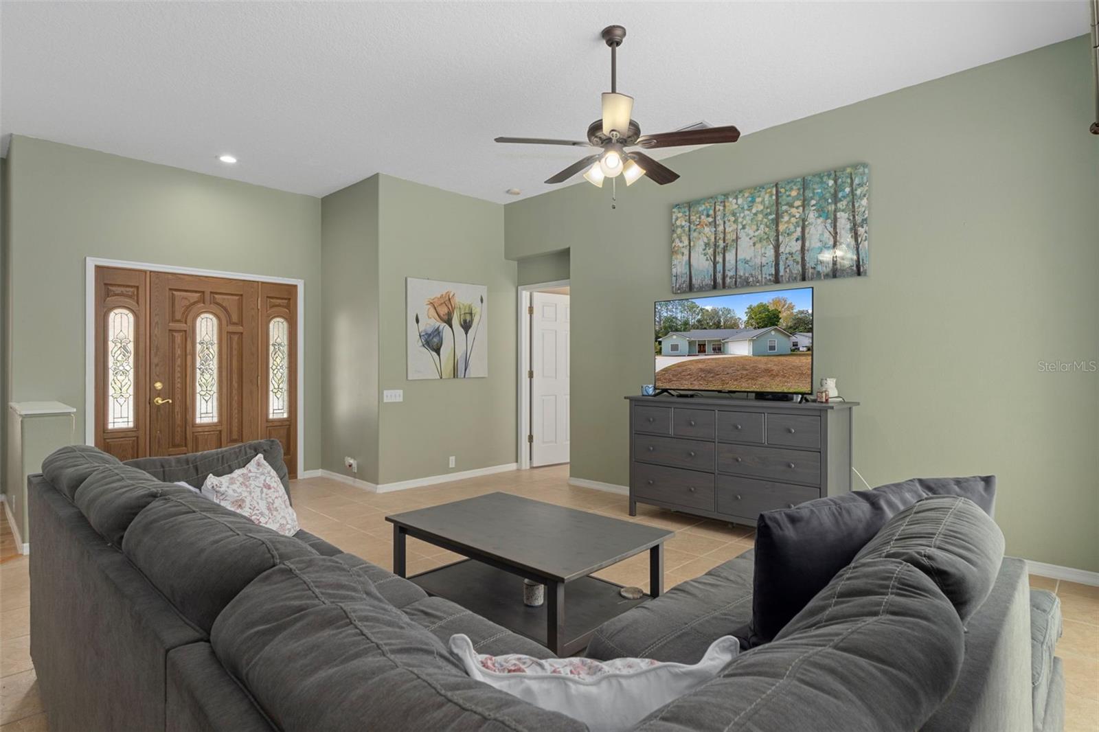 Listing photo id 7 for 9 Foxgreen Court