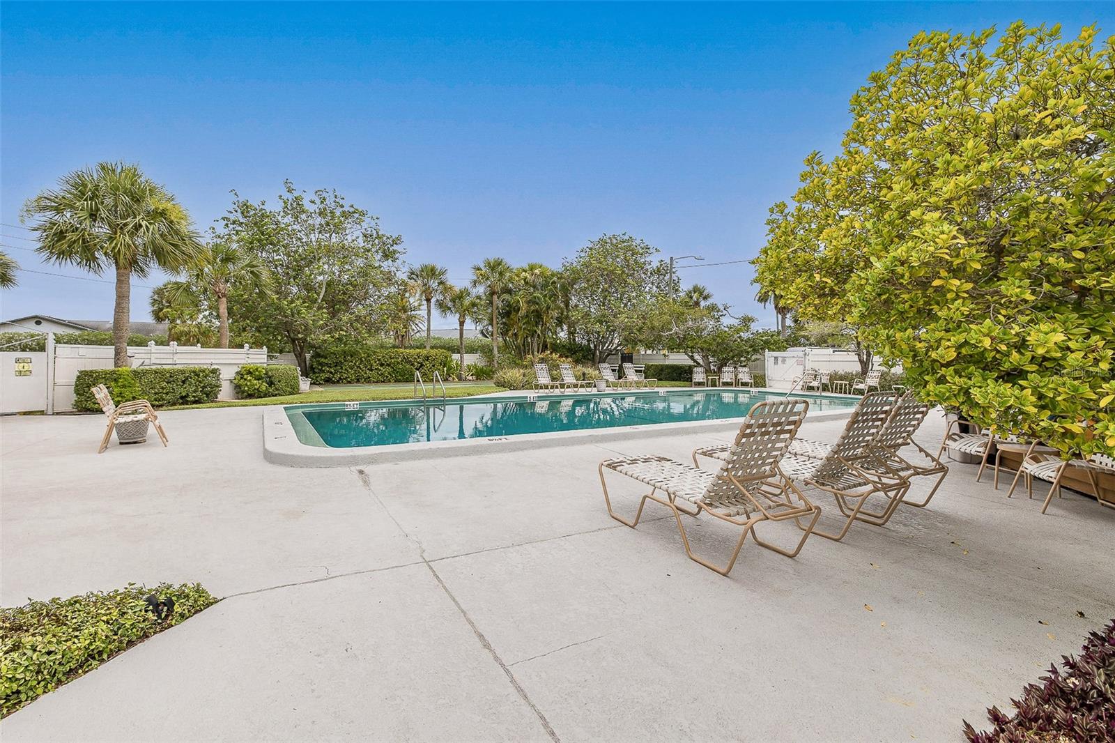 Image 32 of 43 For 4939 Floramar Terrace 312