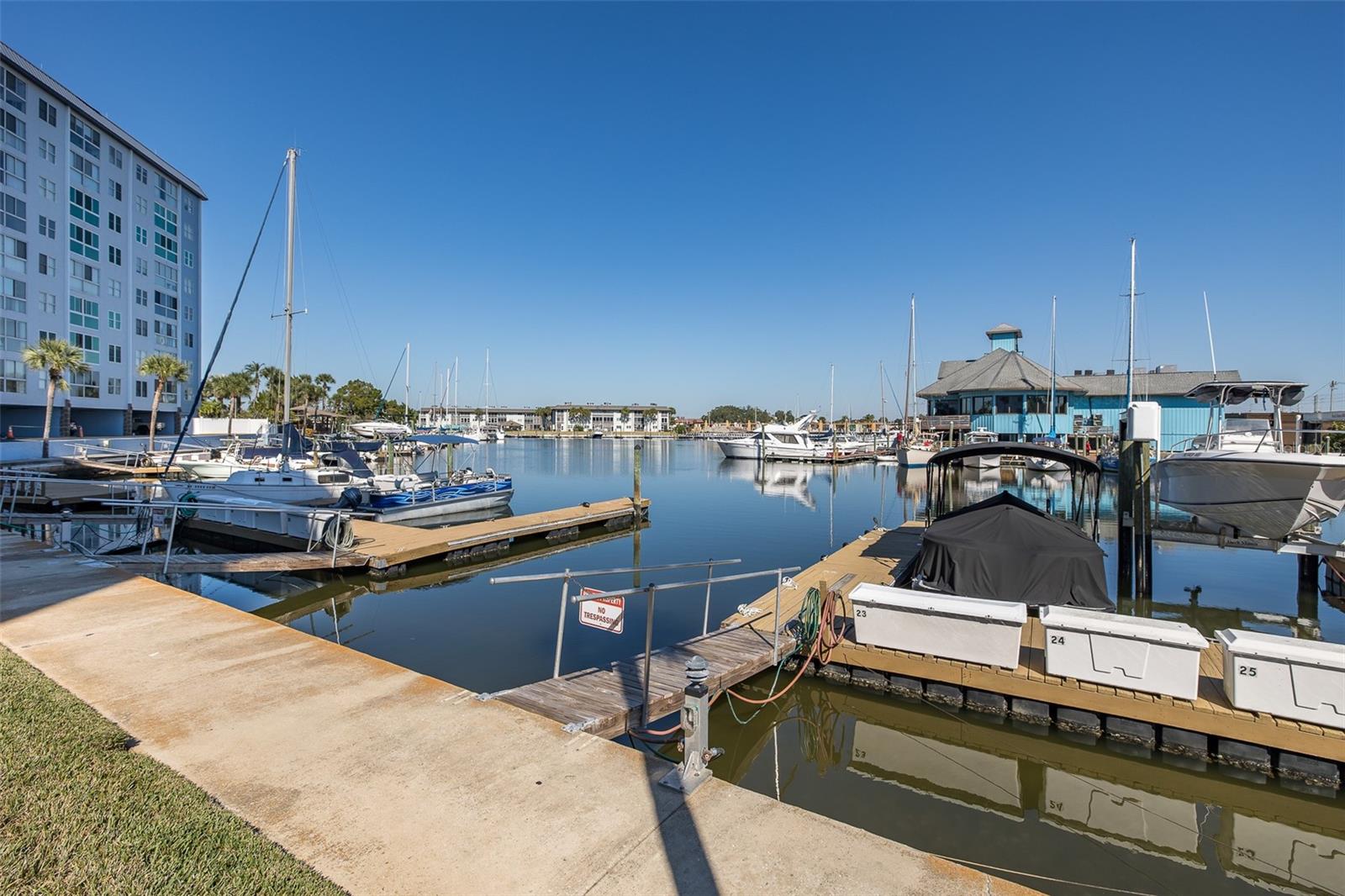 Image 37 of 43 For 4939 Floramar Terrace 312