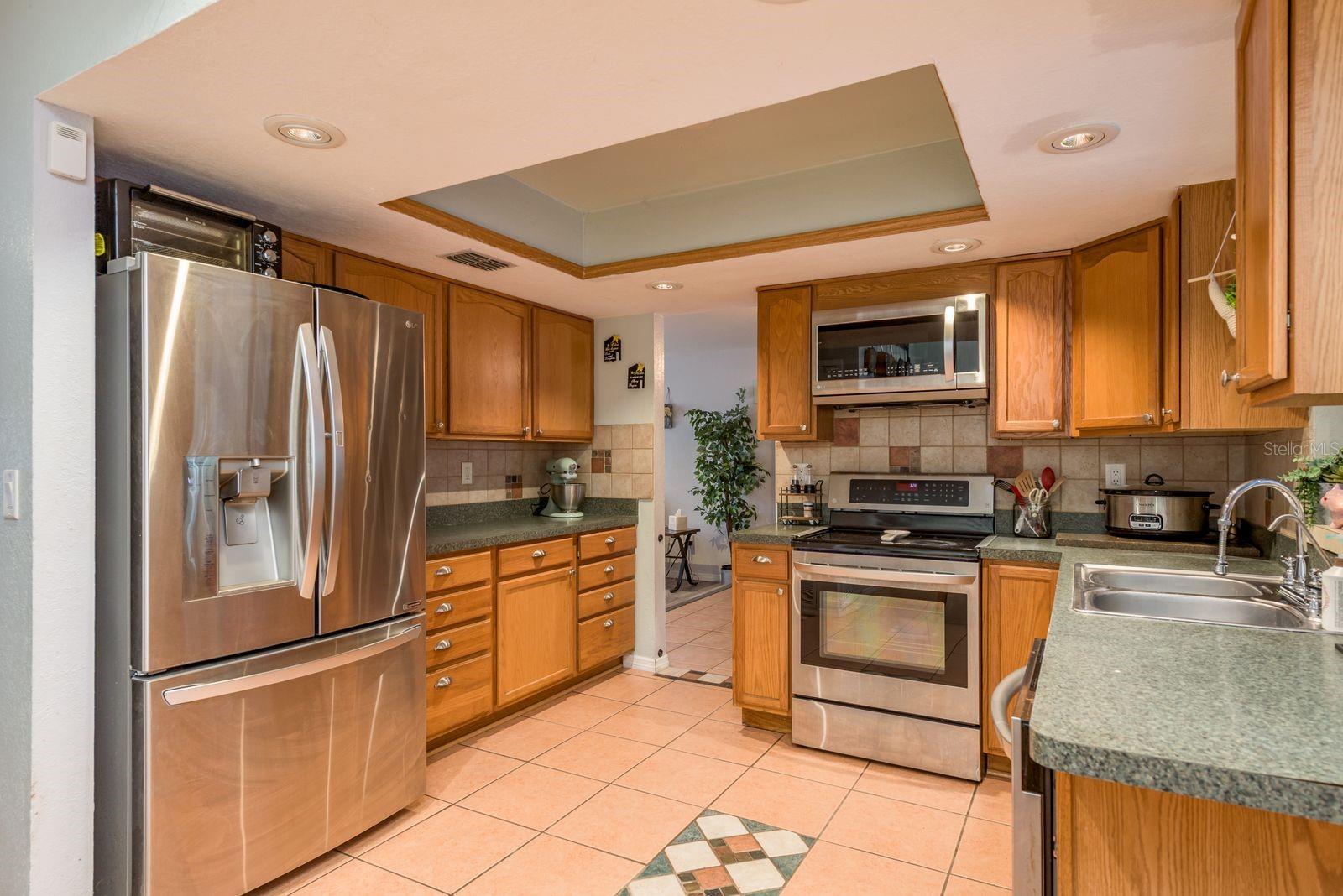 Listing photo id 10 for 7487 Alhambra Court