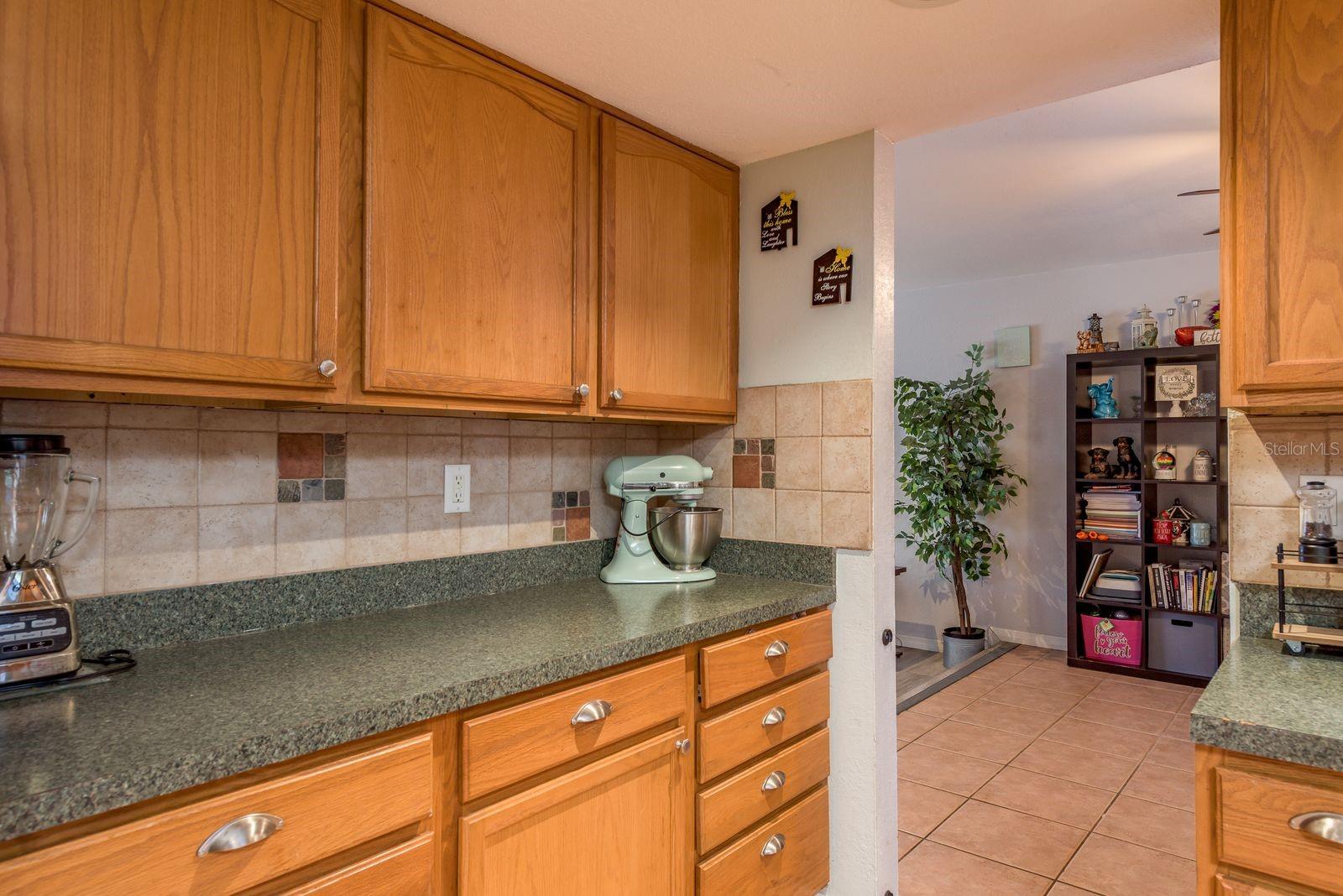 Listing photo id 13 for 7487 Alhambra Court