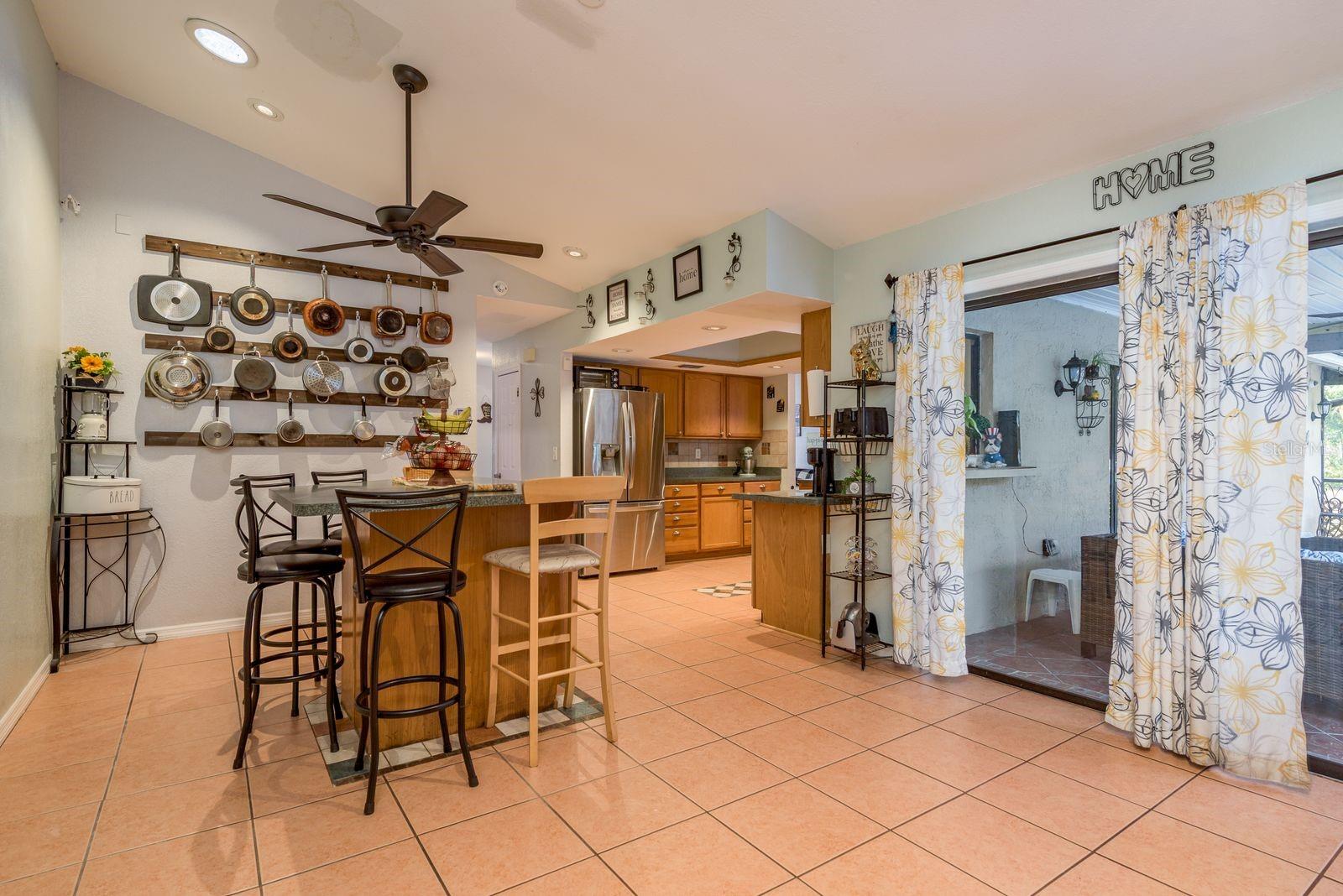 Listing photo id 16 for 7487 Alhambra Court
