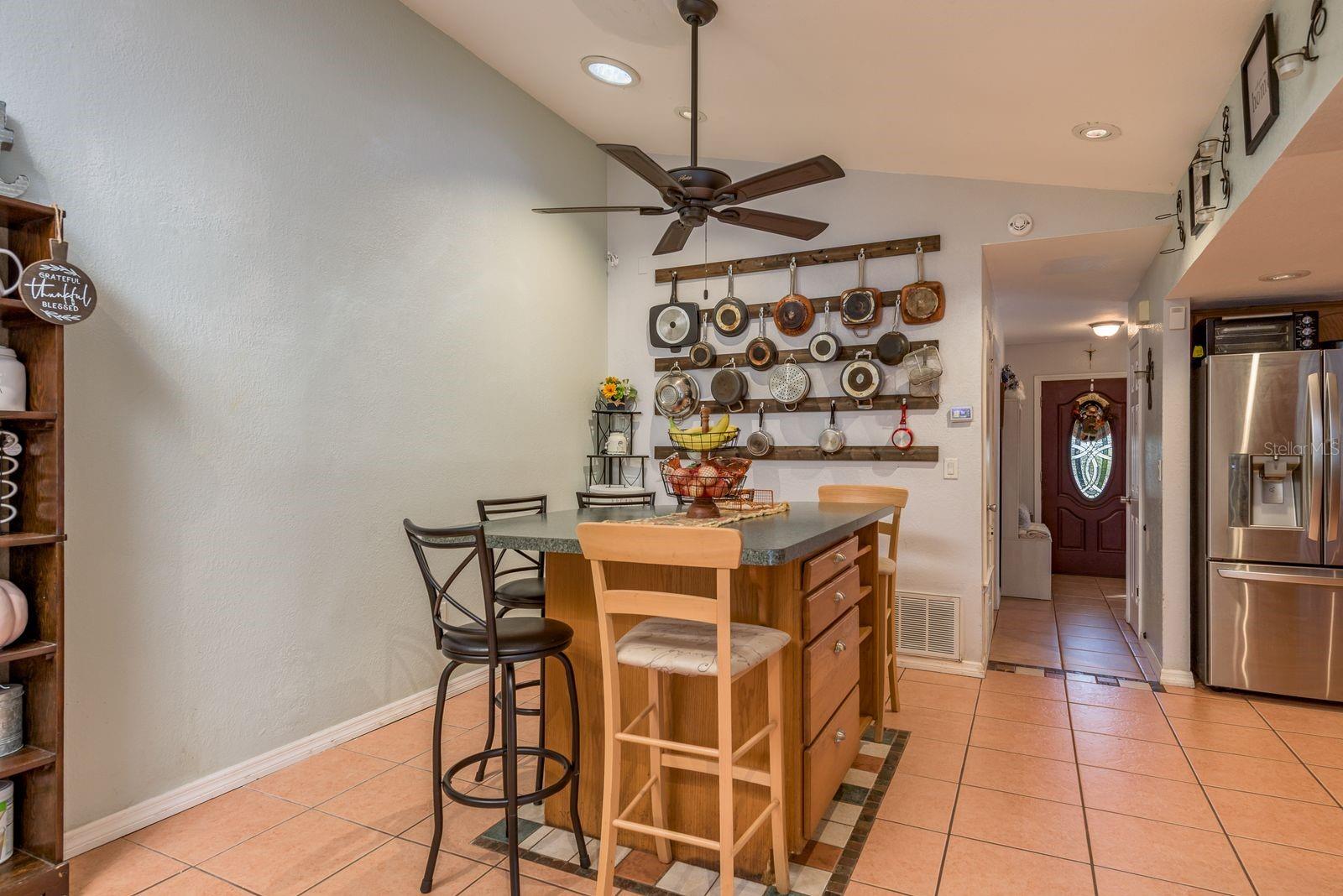 Listing photo id 17 for 7487 Alhambra Court