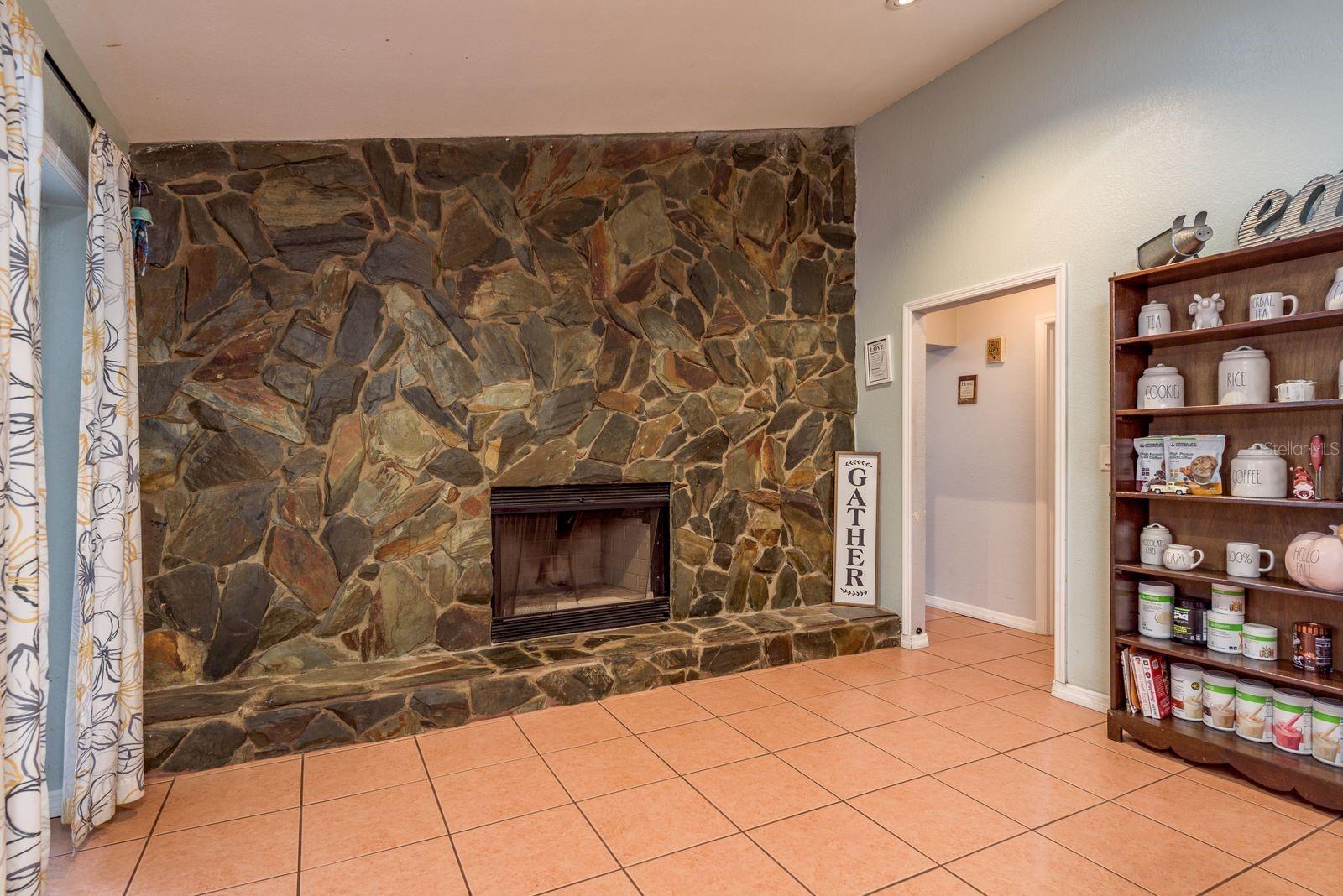 Listing photo id 18 for 7487 Alhambra Court